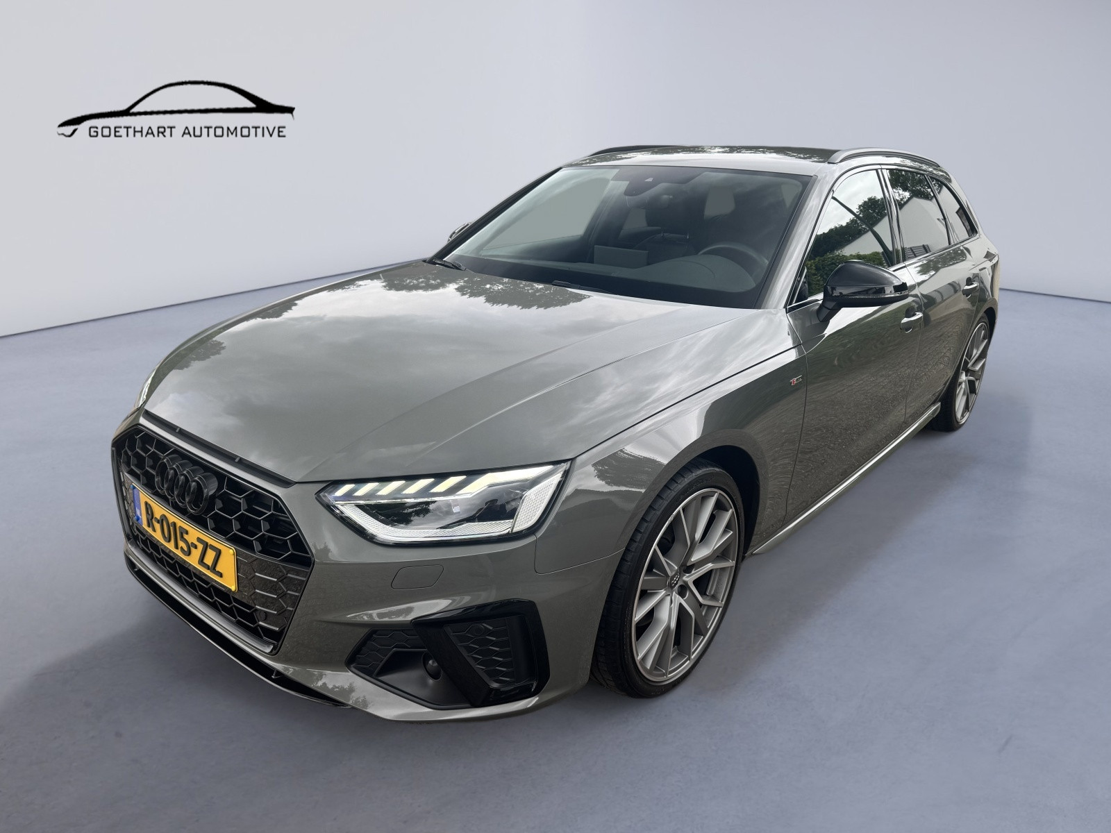 Audi A4 Avant 35 TFSI S Edition Competition / NL Auto + Dealer onderhoud / Ass. Tour (ACC) / Matrix / Ambient 2023 - voorkant