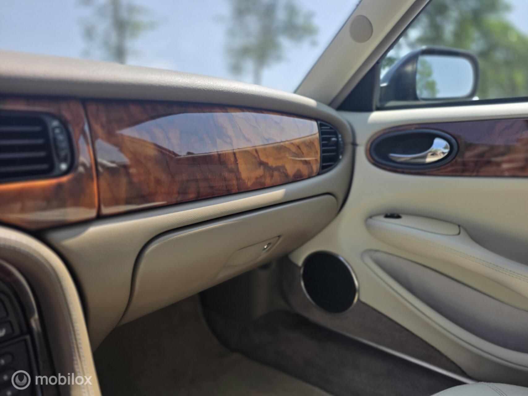 Foto van Jaguar Jaguar (xj8) Executive
