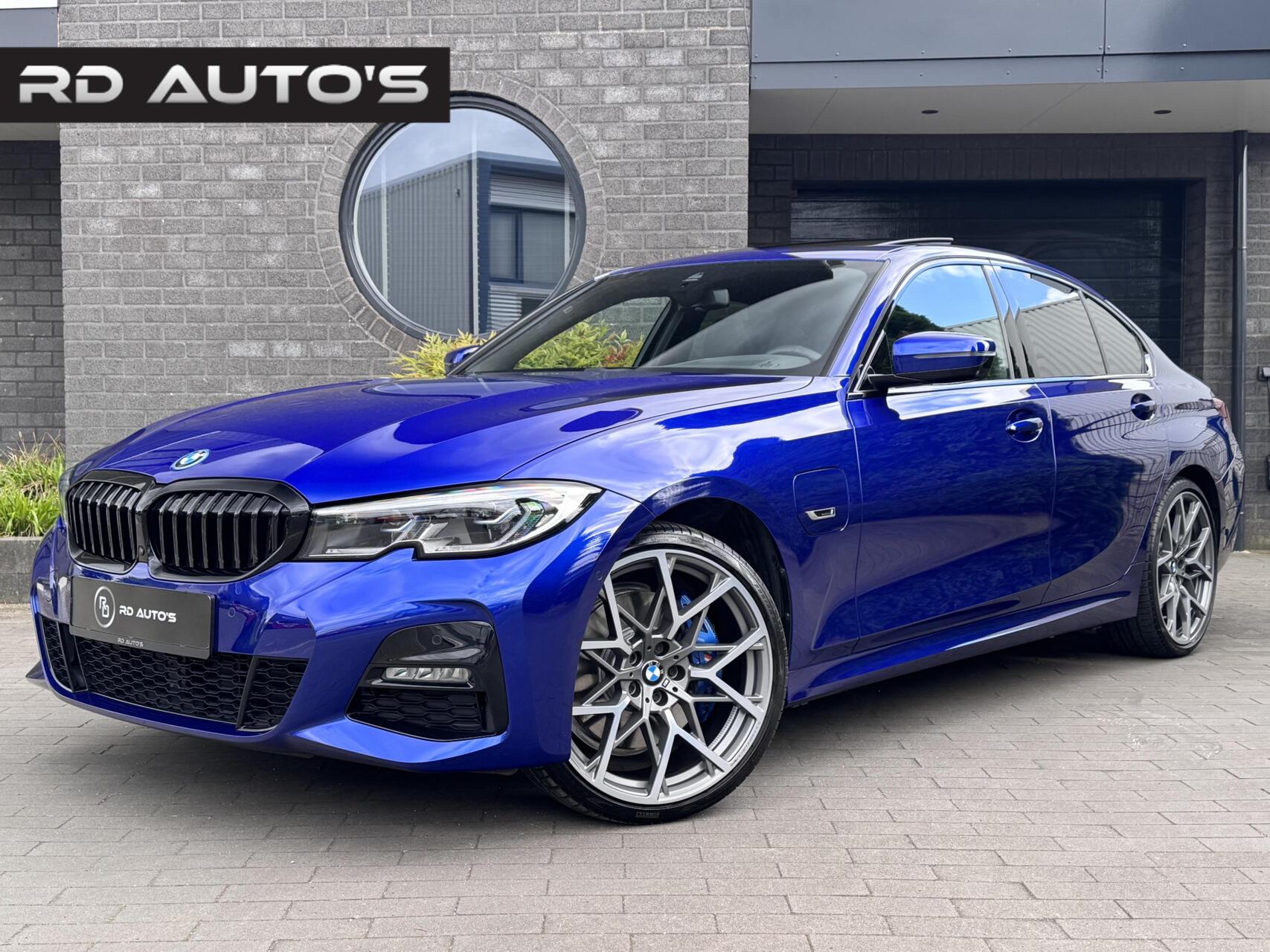 Foto van BMW 330E XDRIVE