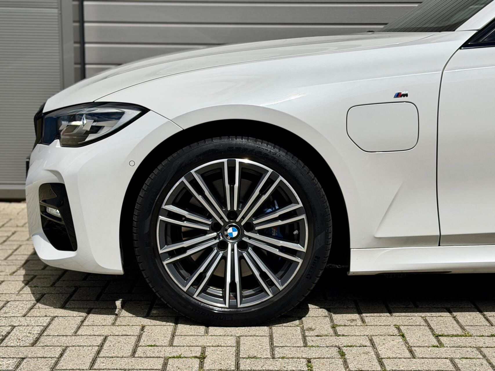Foto van BMW 330e