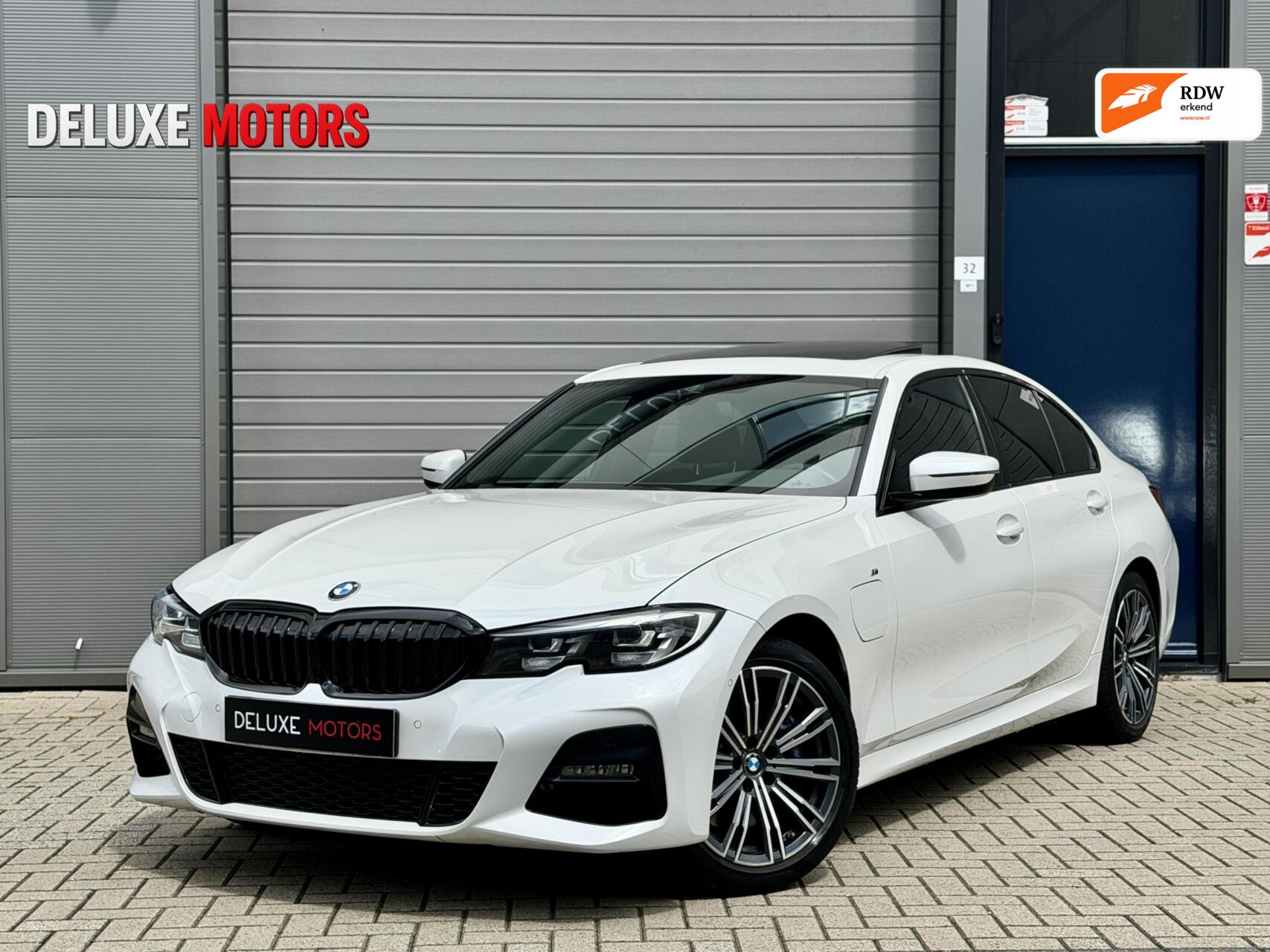 BMW 330e 330e M Sport Schuifdak Carplay 2020 - voorkant