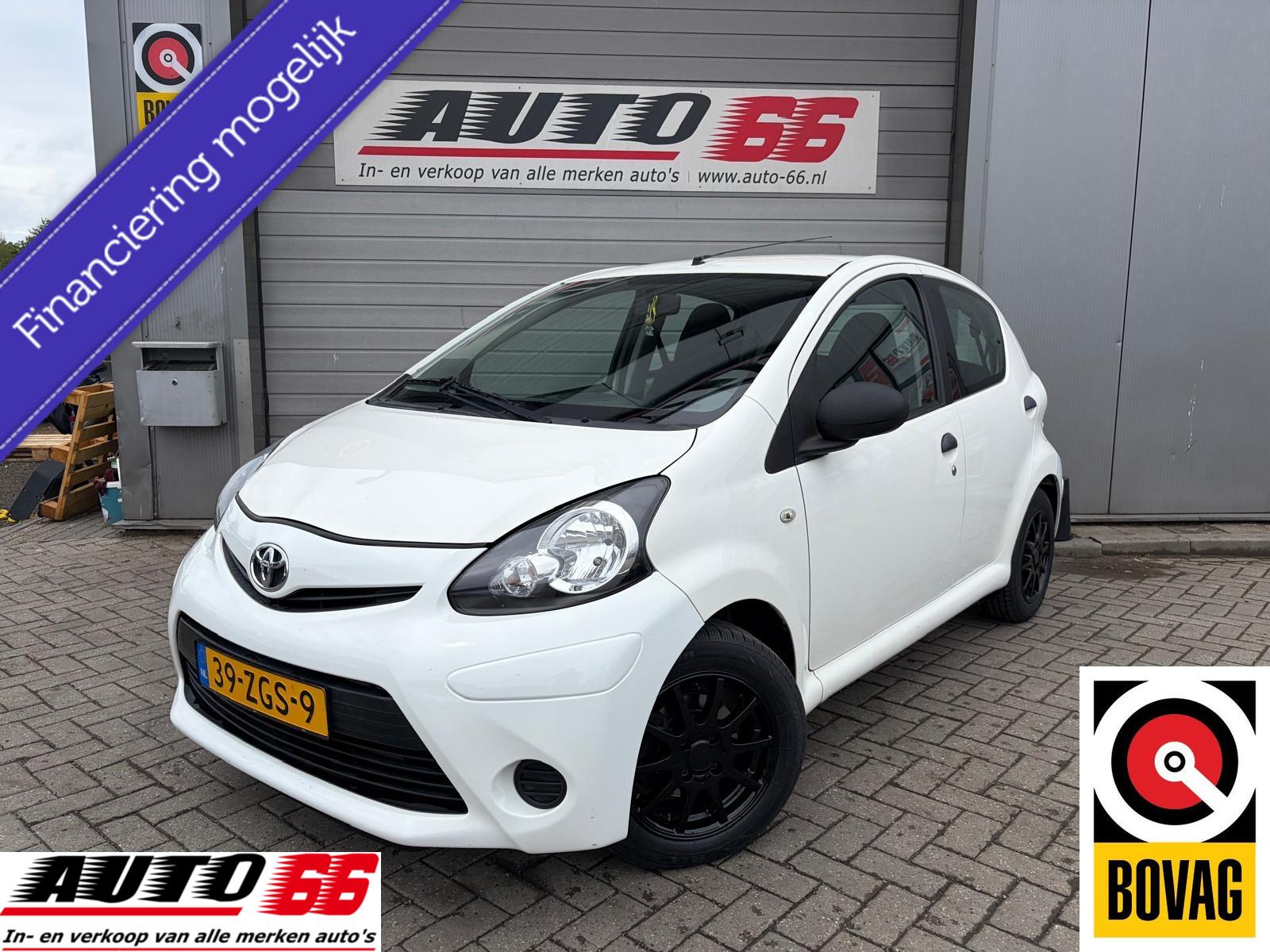 Toyota Toyota Aygo 1.0 VVT-i Access met AIRCO 2012 - voorkant