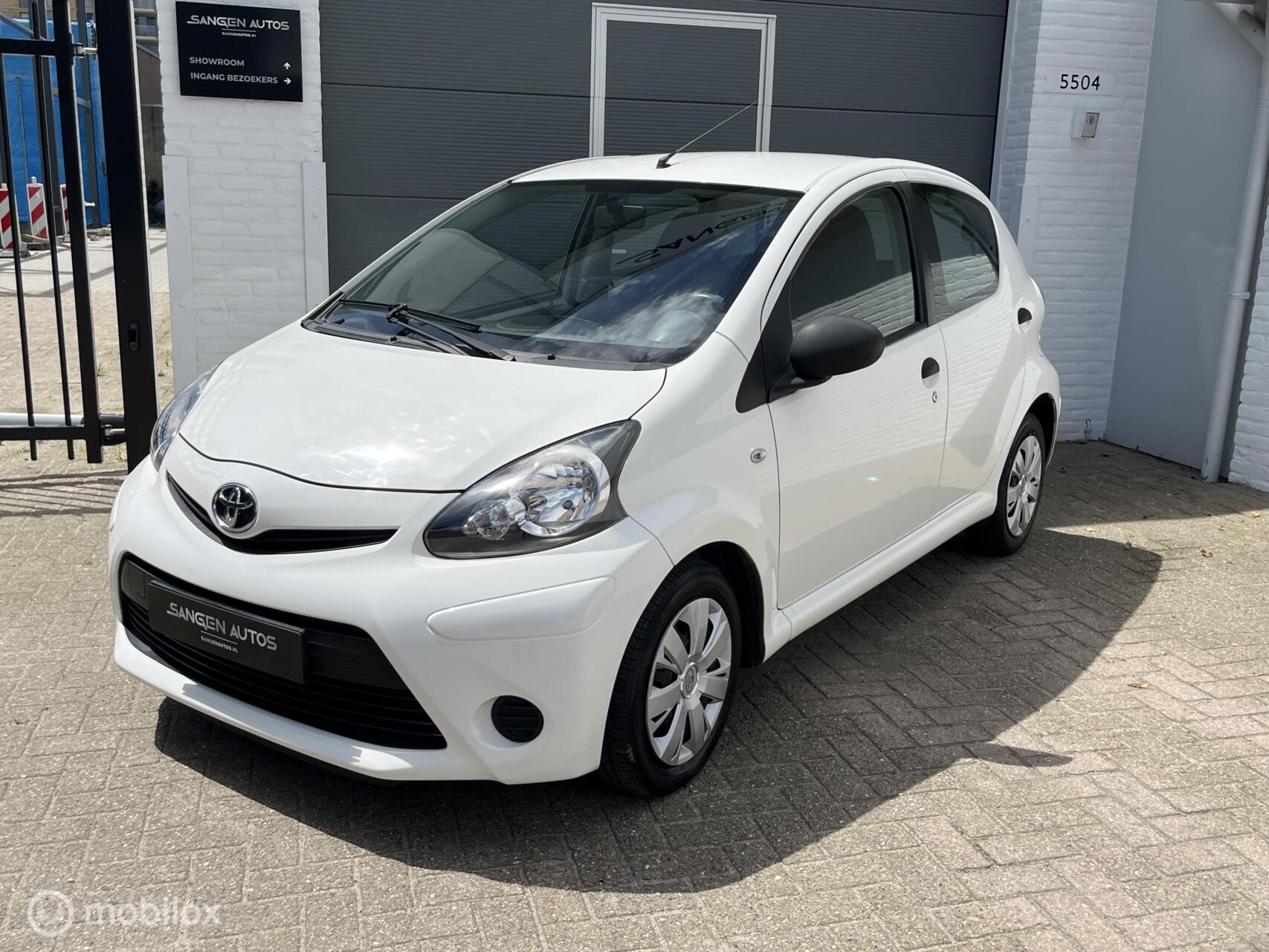 Toyota Toyota Aygo 1.0 VVT-i Comfort 54347 km Nap 2013 - voorkant