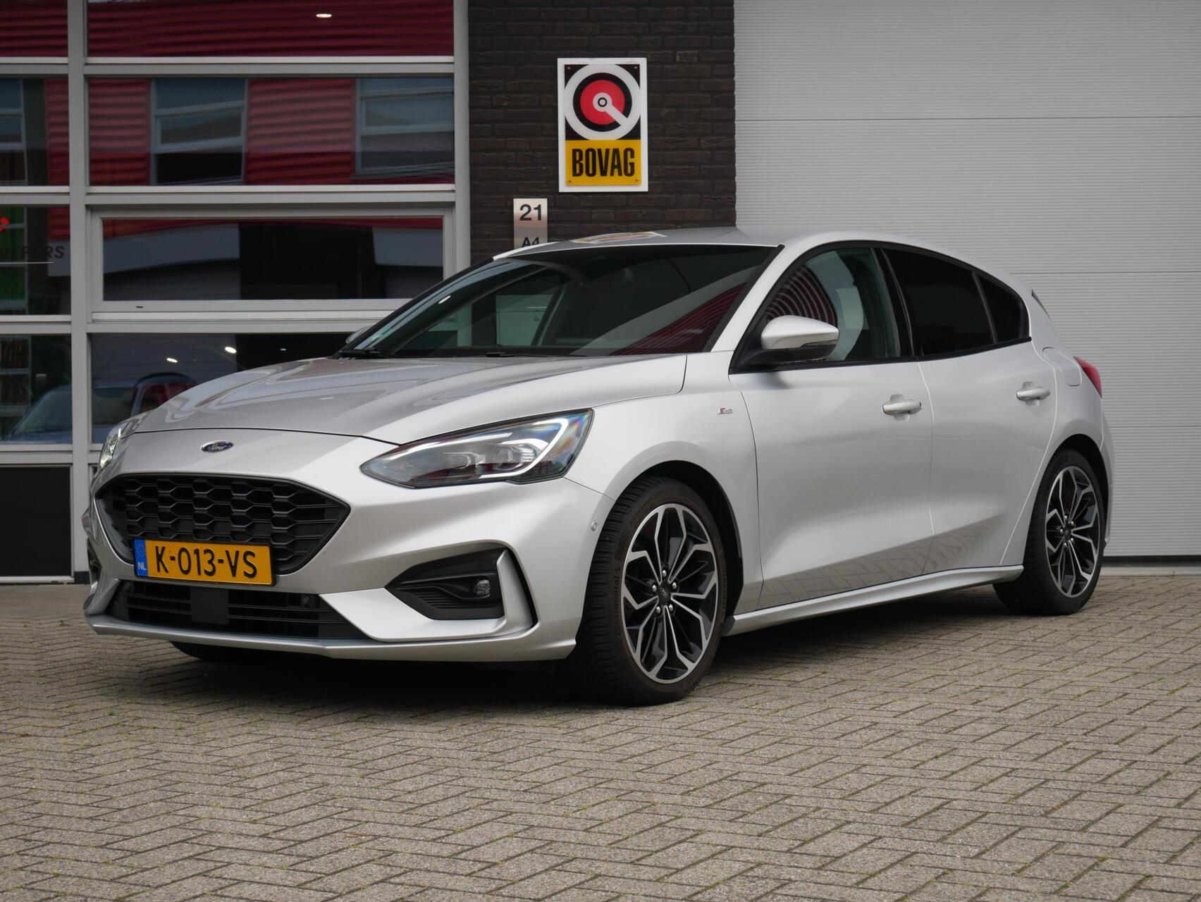 Ford Focus 1.5 EcoBoost ST Line Dealer onderhouden| Camera| Navi 2020 - voorkant