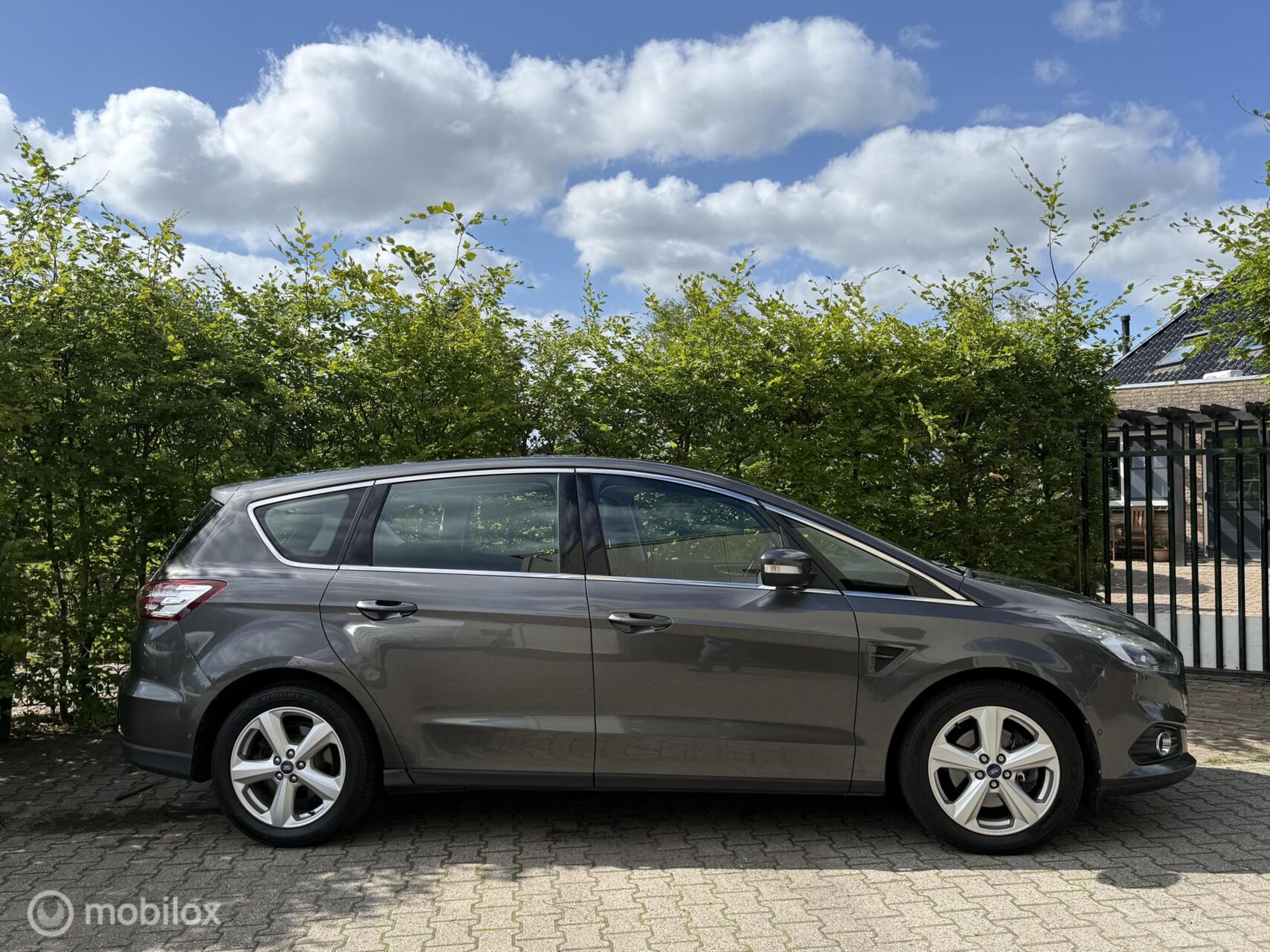 Ford S-max 1.5 Titanium Led / Panoramadak / Navigatie 2e eigenaar 2016 - voorkant