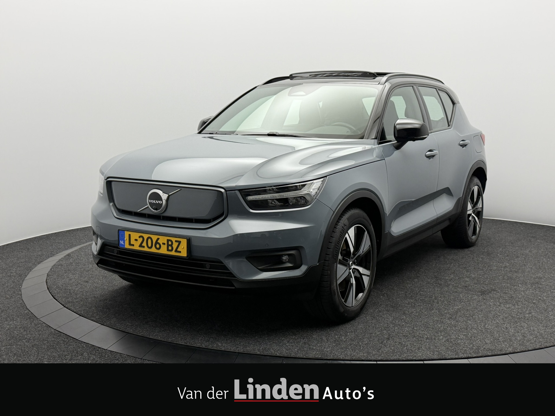 Volvo XC40 Recharge P8 AWD R-Design SOH 93,6% | Warmtepomp | Panoramadak | Harman/Kardon | 360° Camera 2021 - voorkant