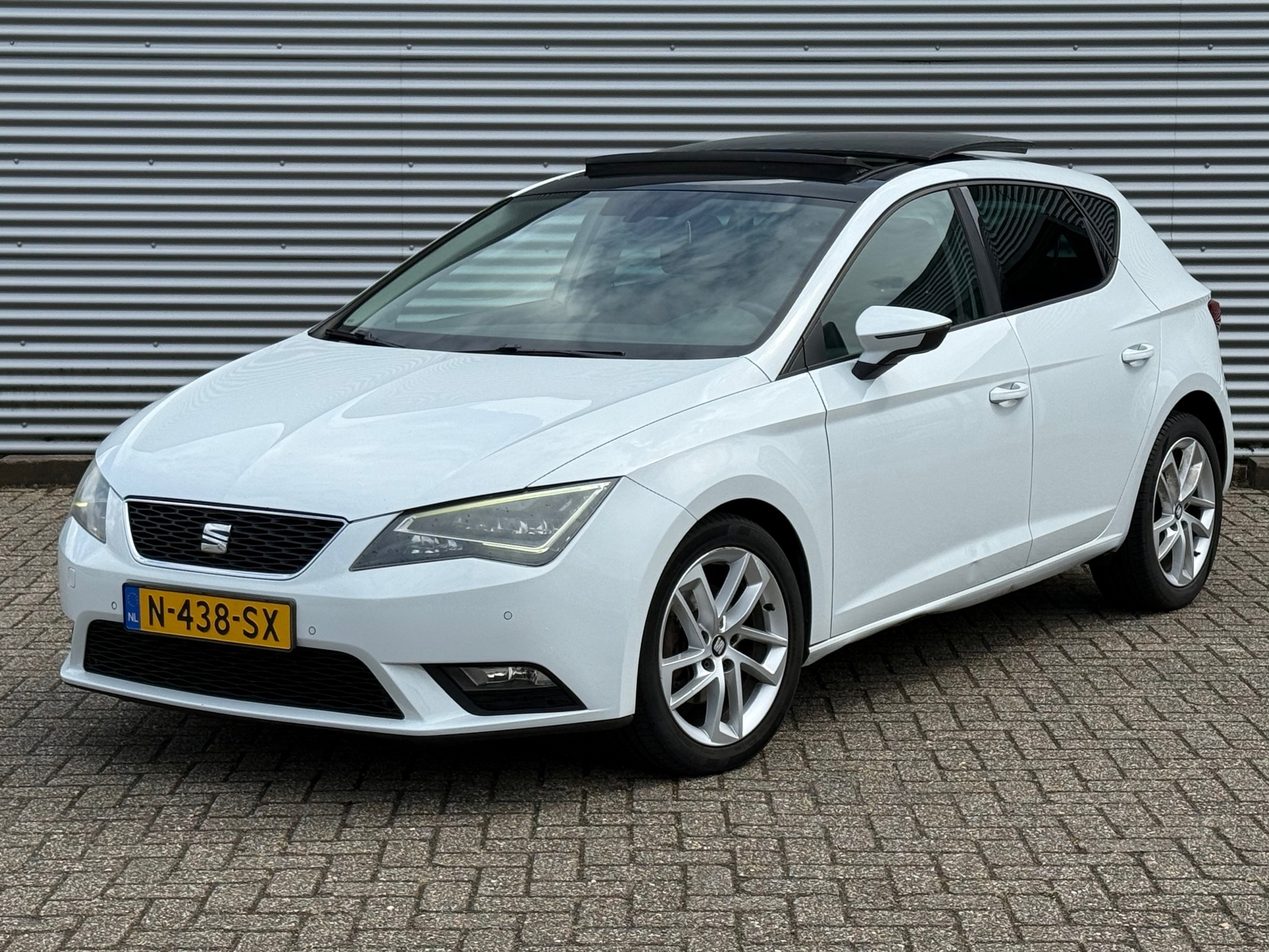 Seat Leon 1.2 TSI Style Business / PANORMA / Automaat / CRUISE / Inruil mog. 2014 - voorkant