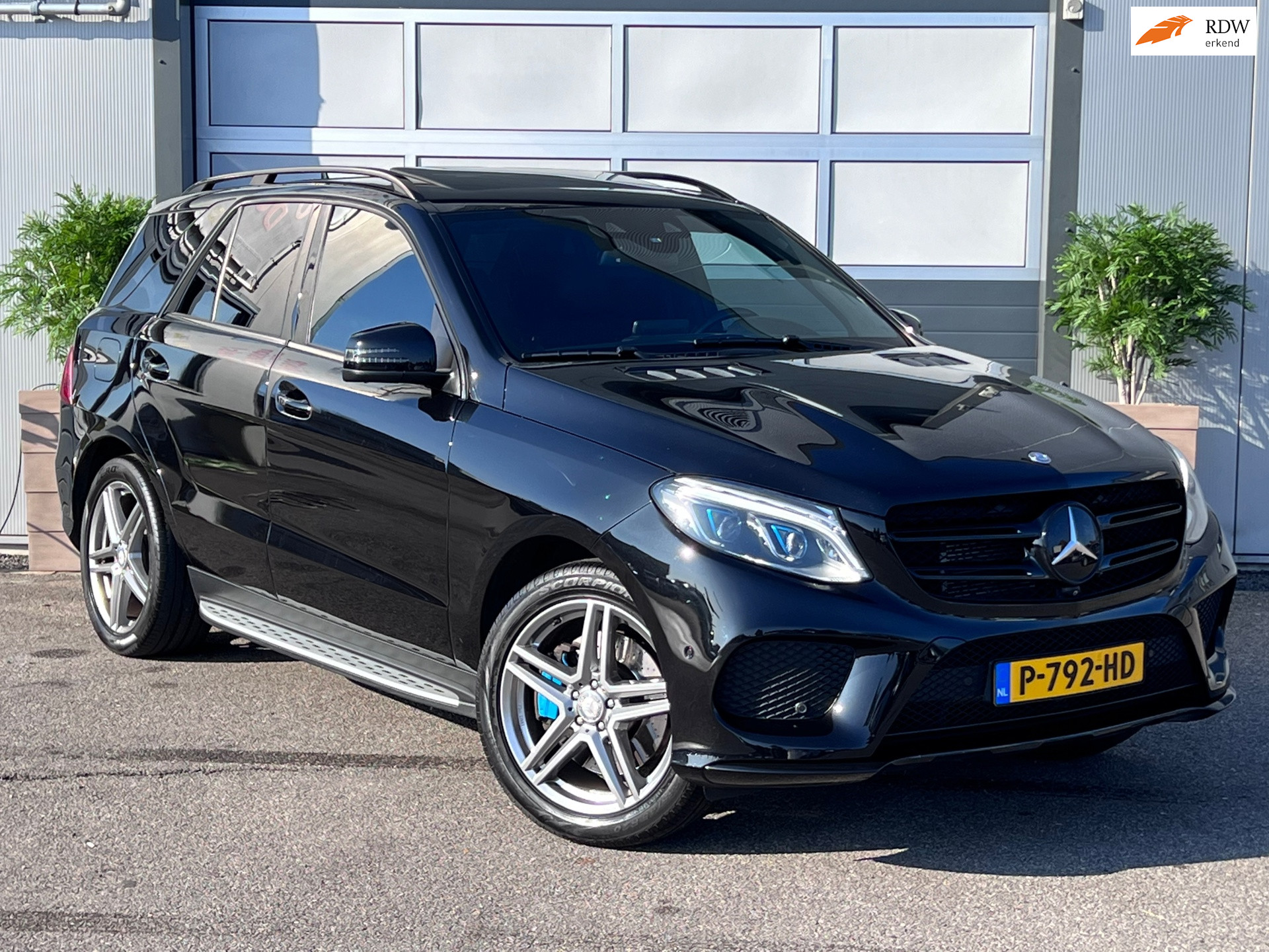 Mercedes-Benz Gle 500 E 4Matic 500 e 4MATIC / AMG / PANO / NAVI / XENON / CAMERA / VOLLE UITVOERING / INRUIL MOGELIJK 2016 - voorkant