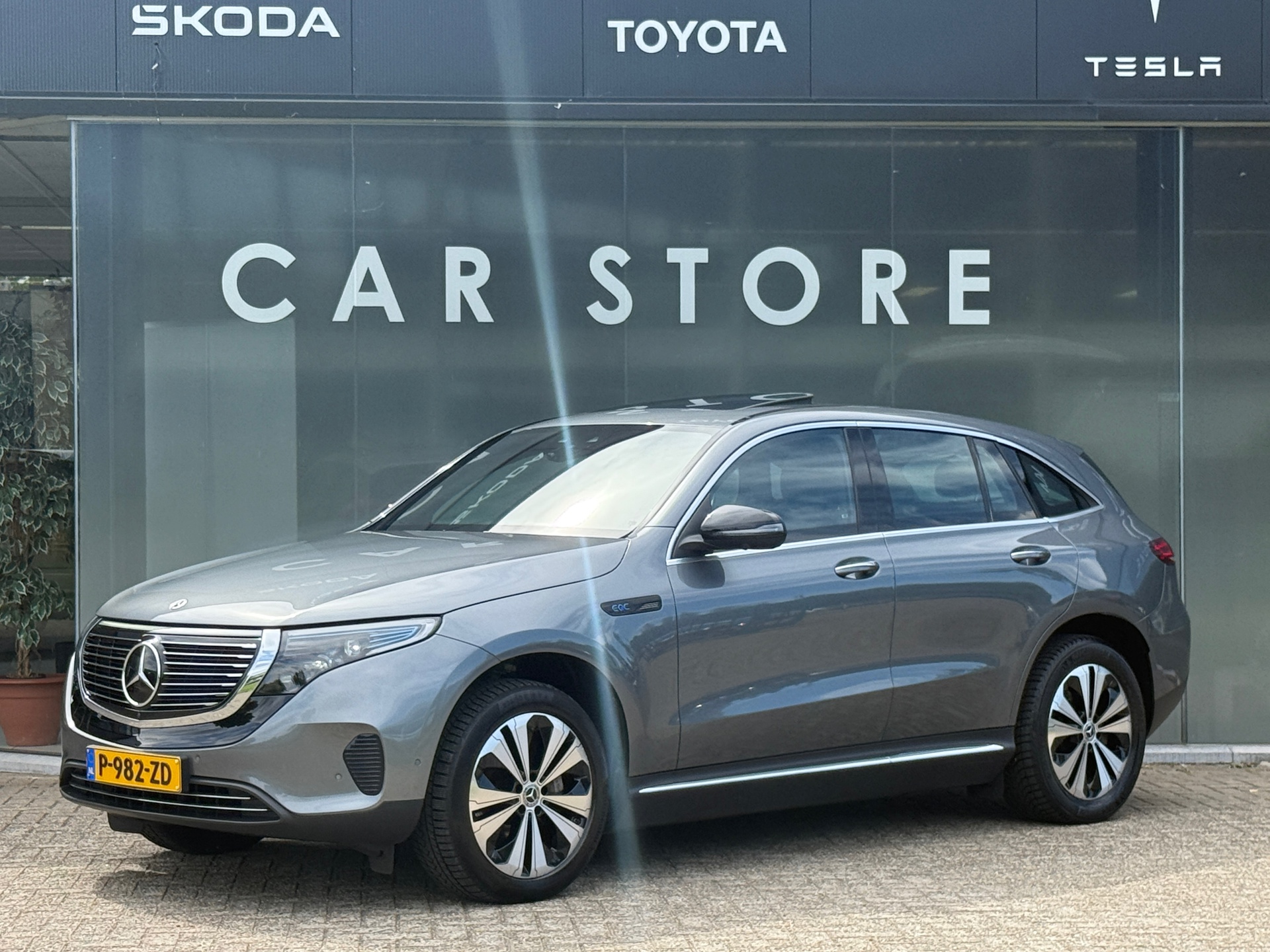 Foto van MERCEDES-BENZ EQC 400 4MATIC