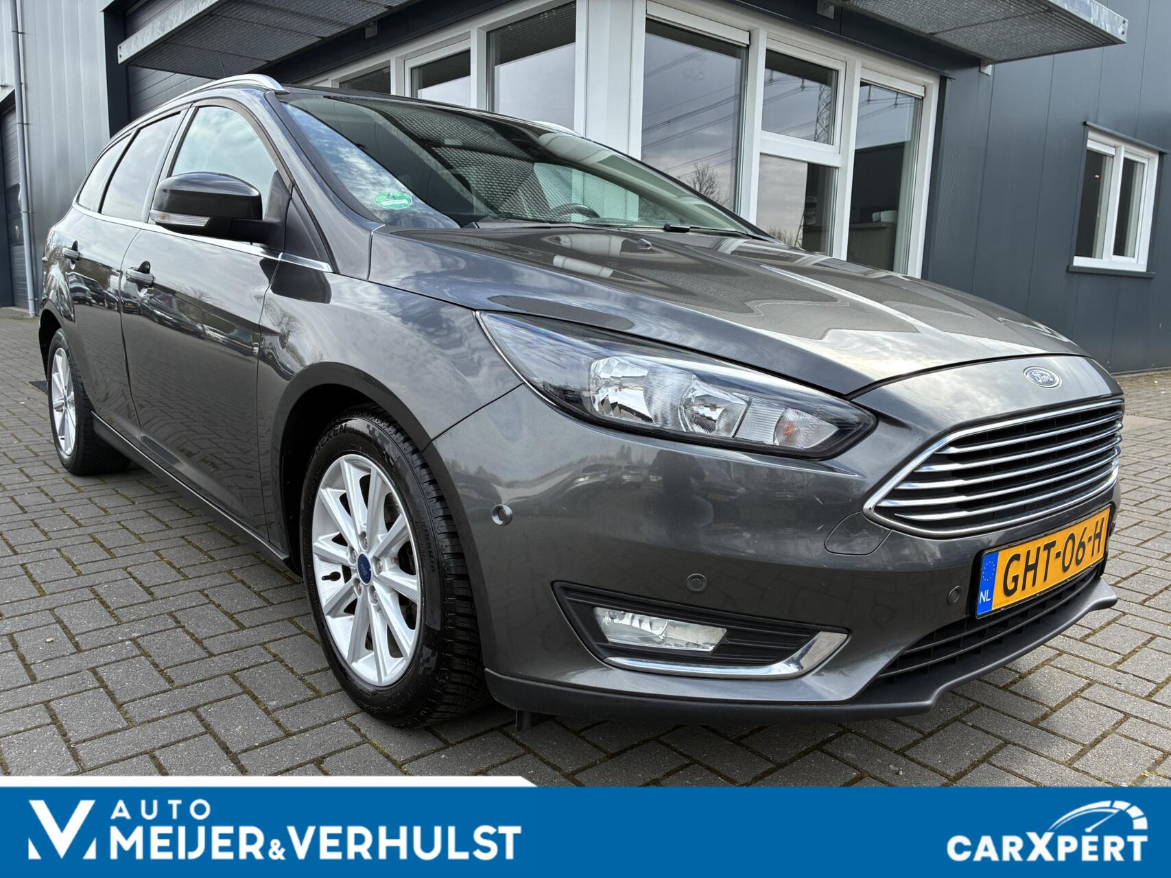 Ford Focus 1.0 Ecoboost Titanium | CLIMA | NAVI | NIEUWE MOTOR!!! 2016 - voorkant