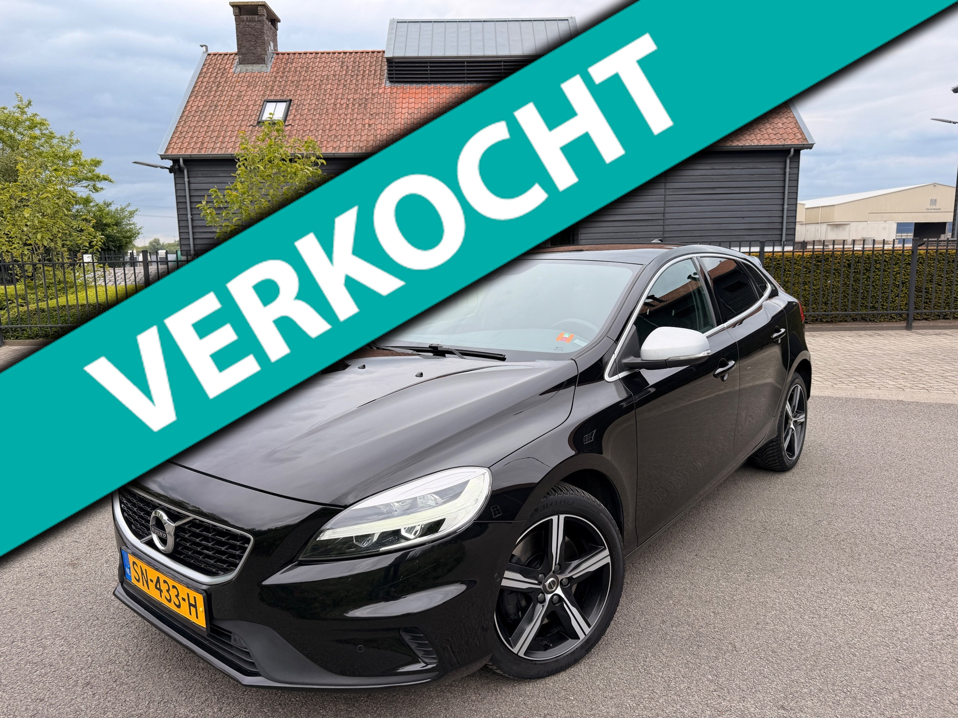 Volvo V40 2.0 T4 190 PK Business Sport Design Automaat Panoramadak, Leder,Full-Led Xenon 2018 - voorkant