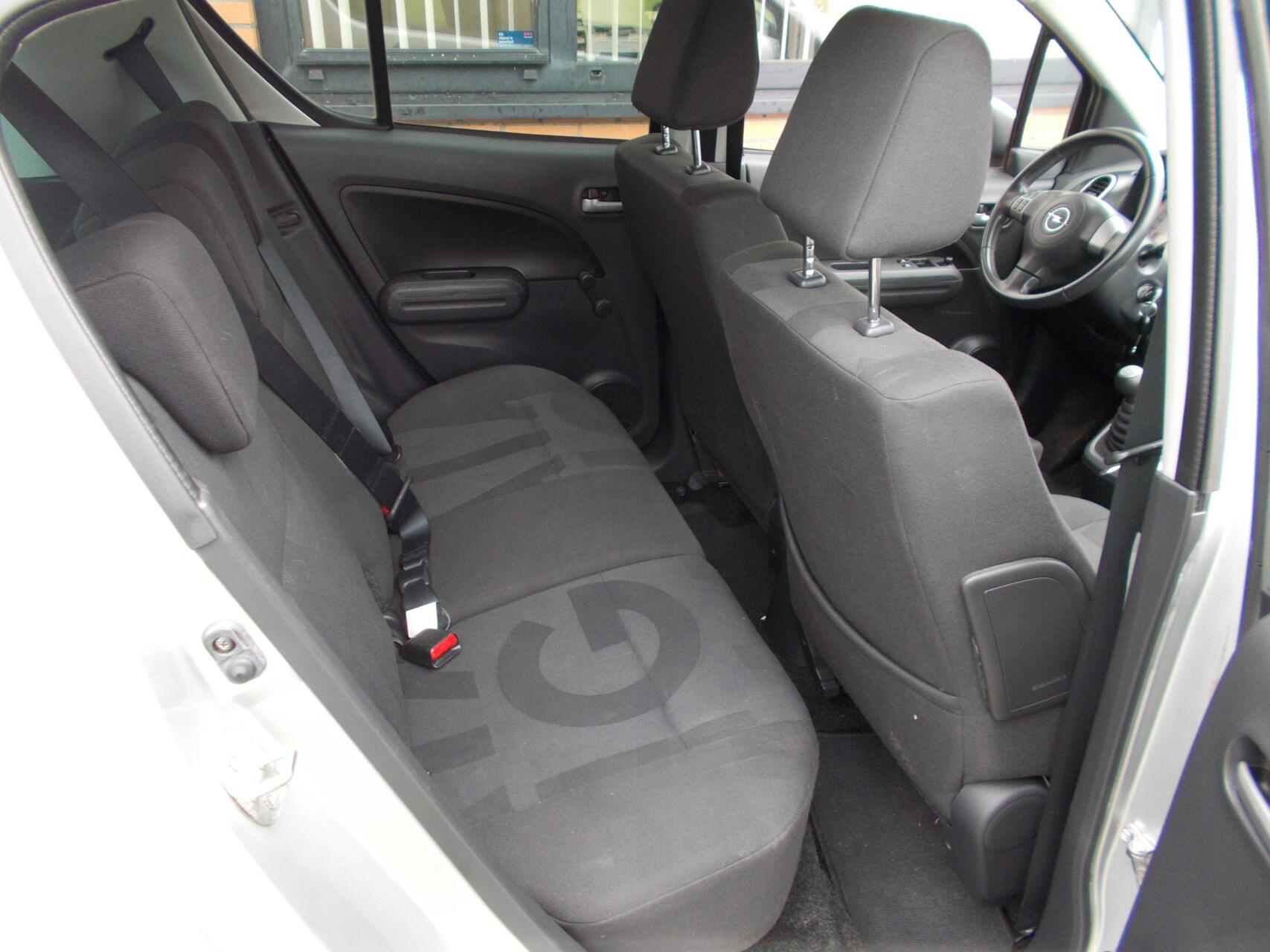 Foto van Opel Agila