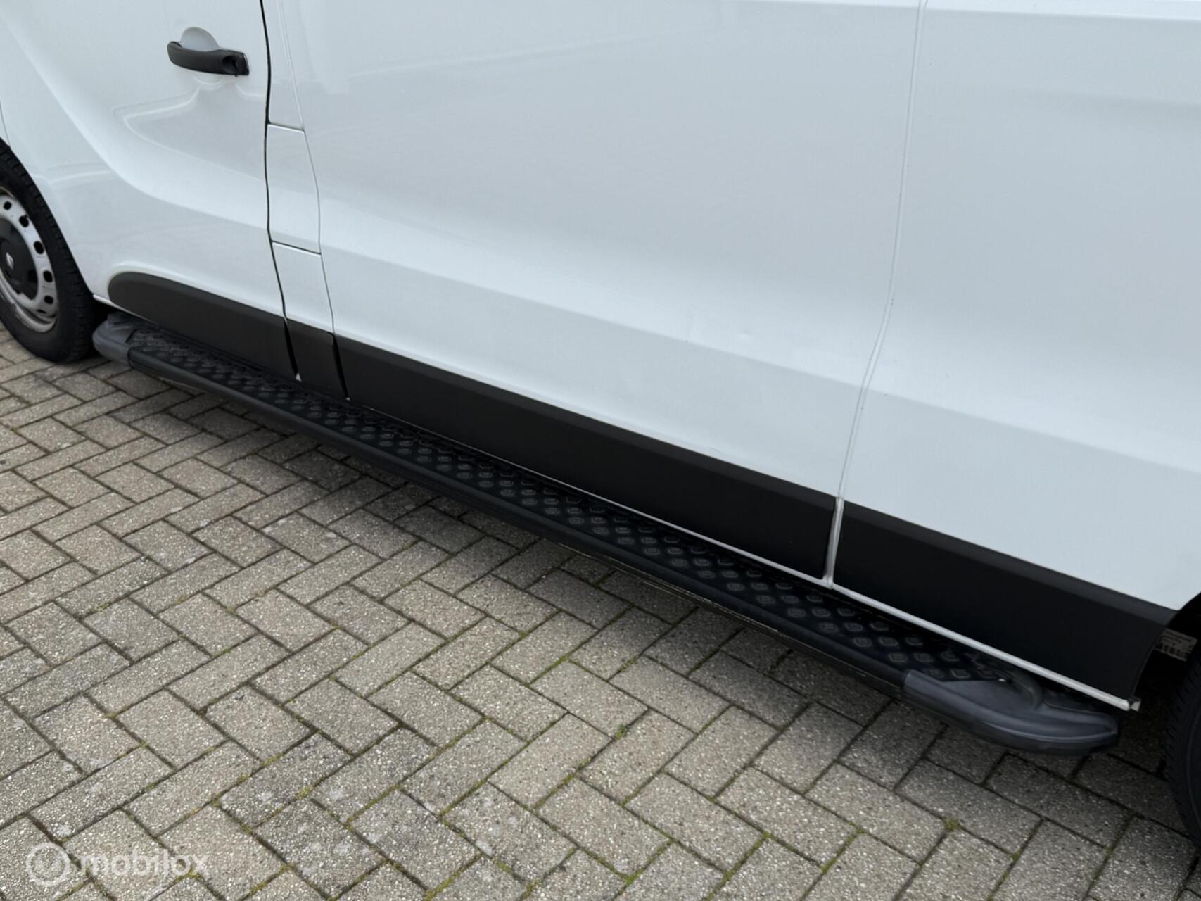 Foto van Opel Vivaro-b