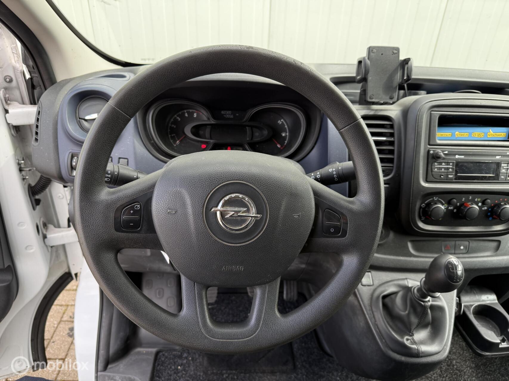Foto van Opel Vivaro-b