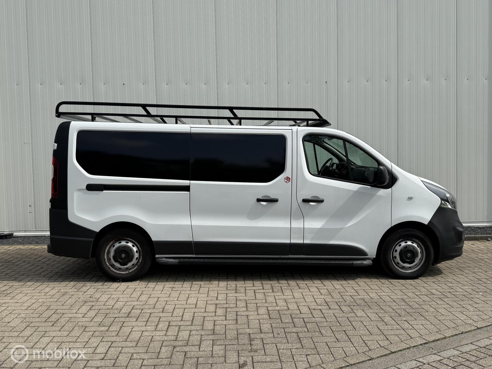Foto van Opel Vivaro-b