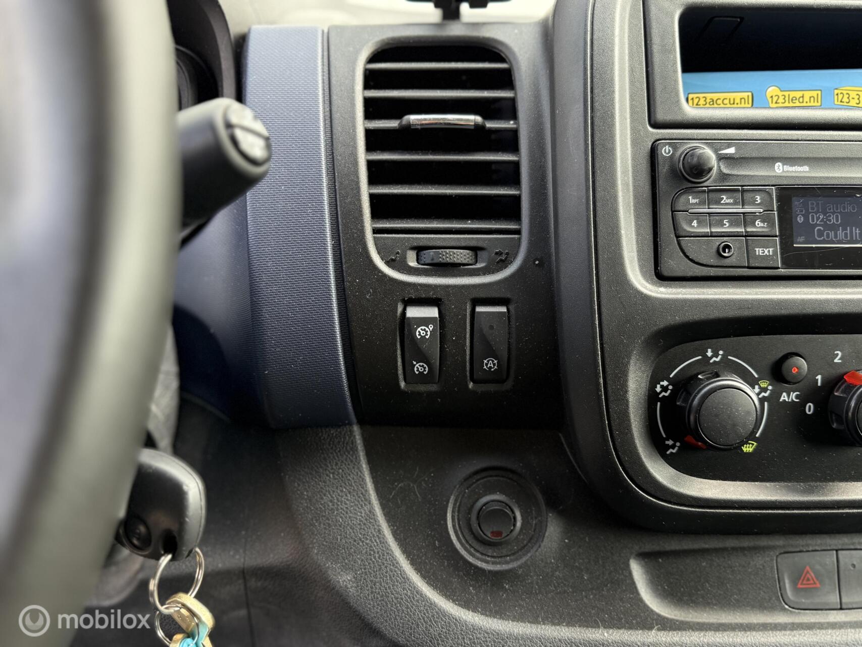 Foto van Opel Vivaro-b