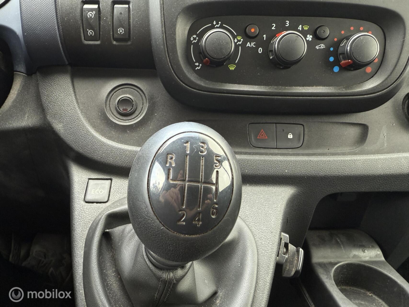 Foto van Opel Vivaro-b