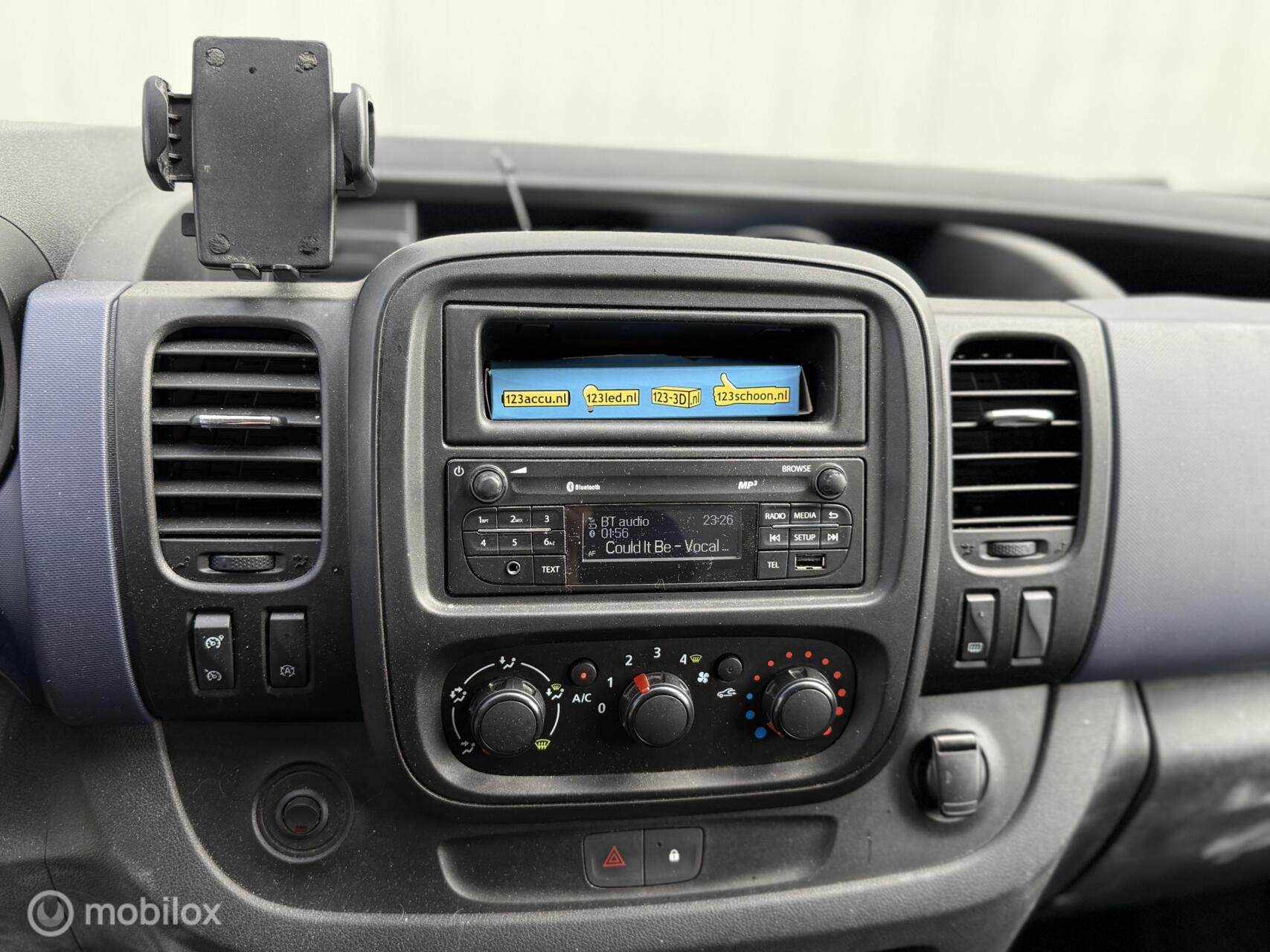 Foto van Opel Vivaro-b