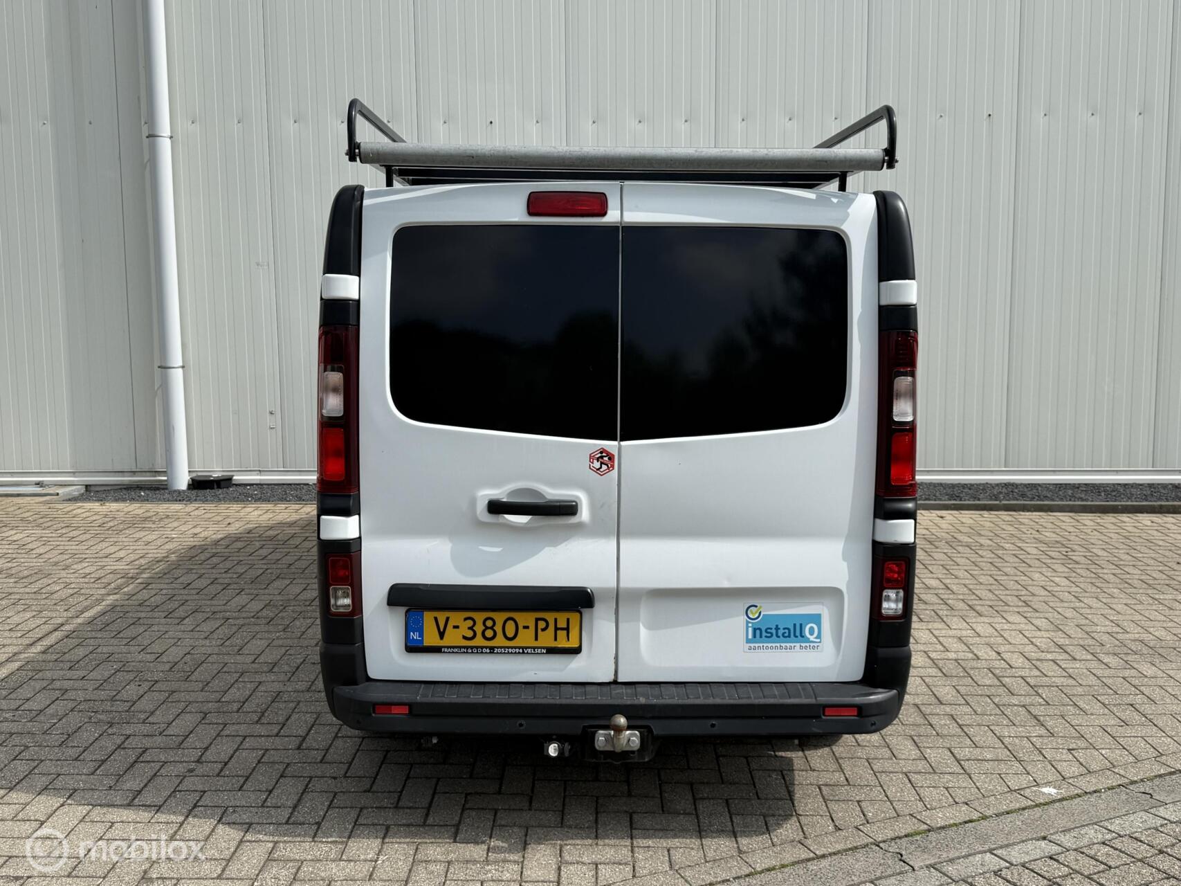 Foto van Opel Vivaro-b