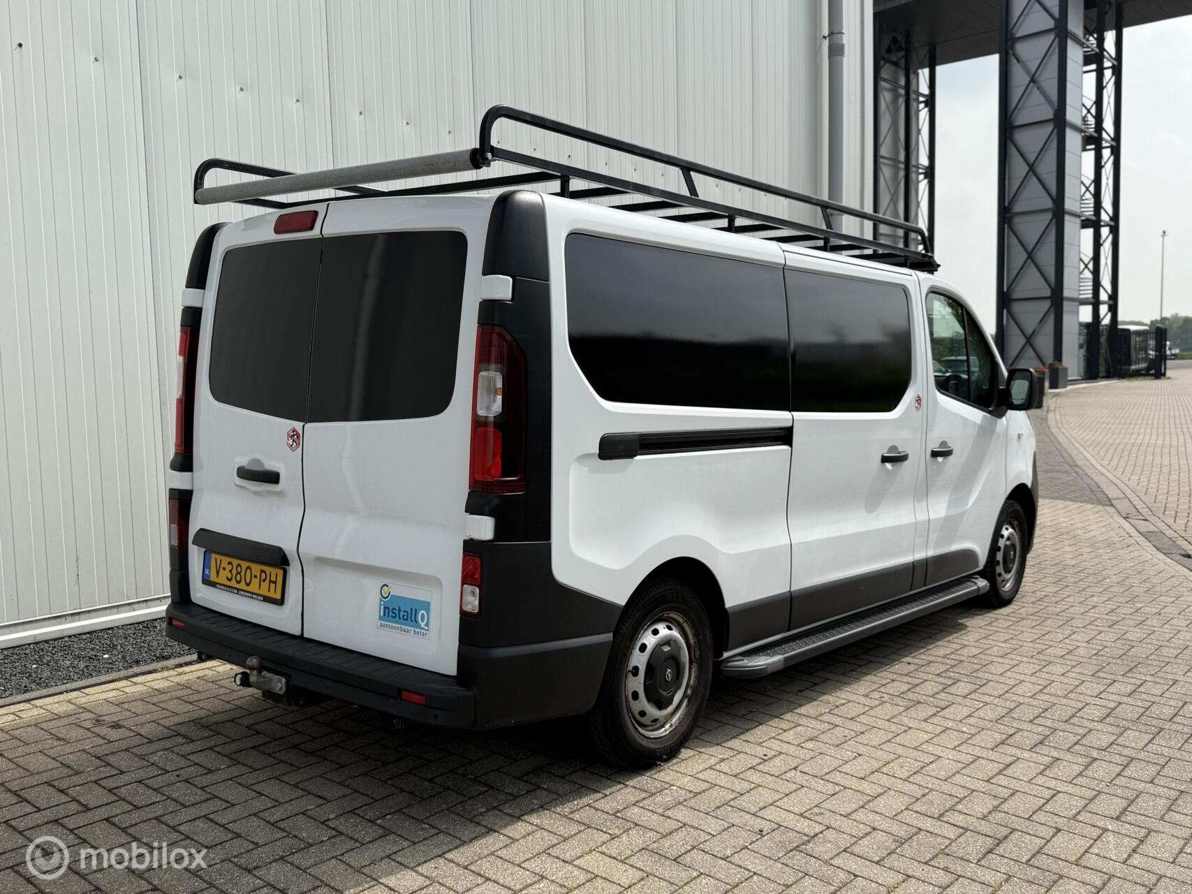 Foto van Opel Vivaro-b