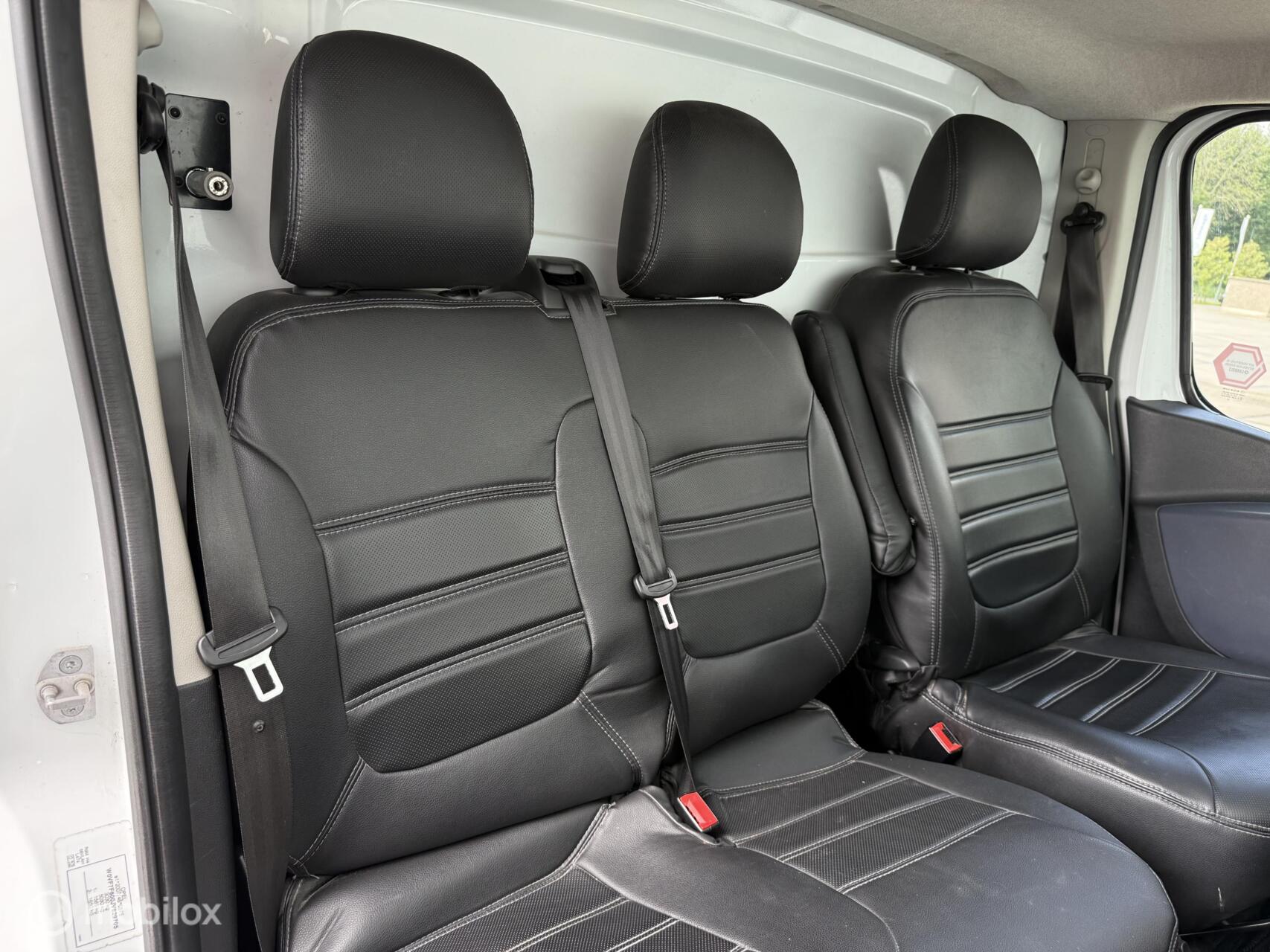 Foto van Opel Vivaro-b