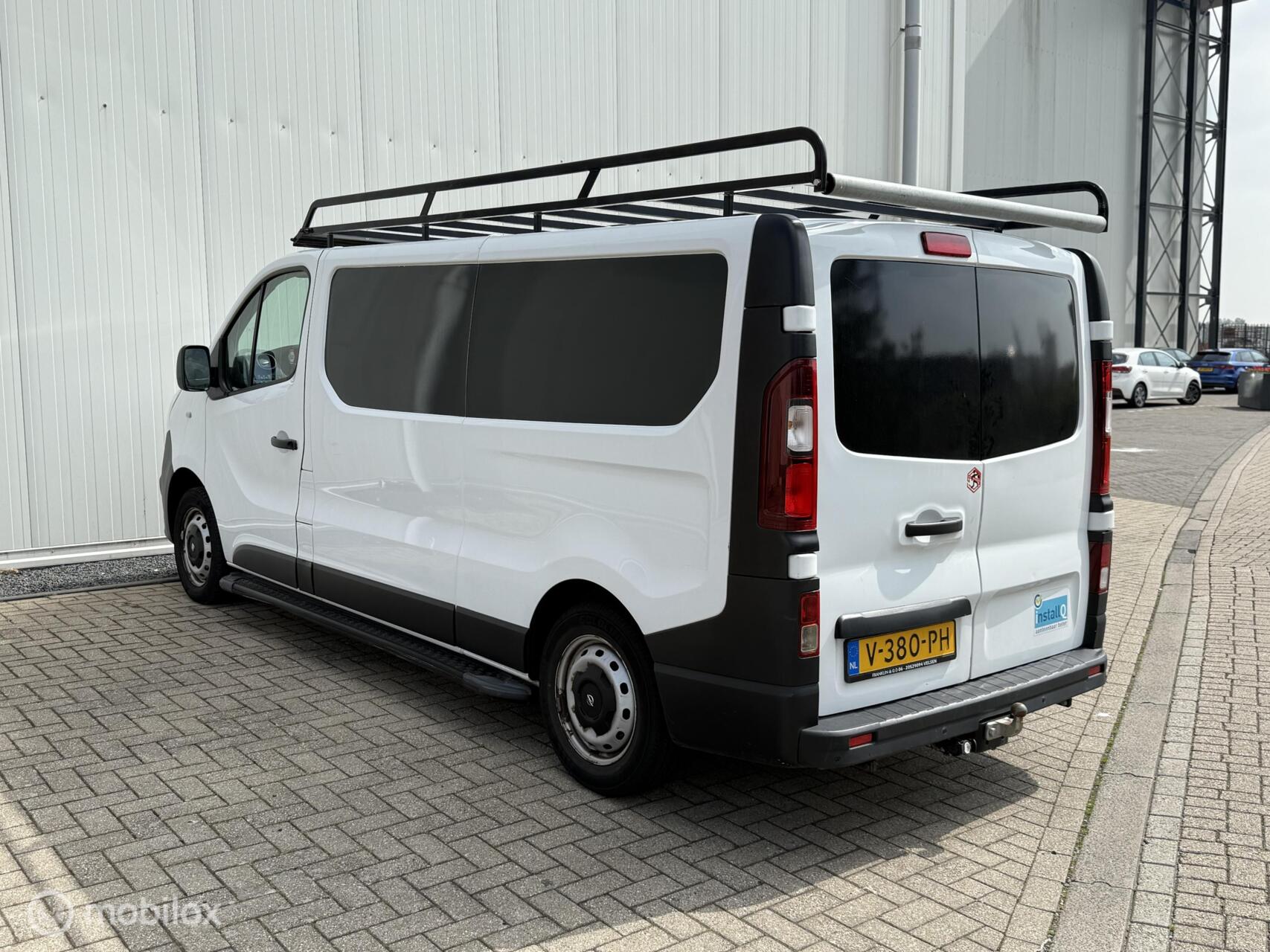 Foto van Opel Vivaro-b