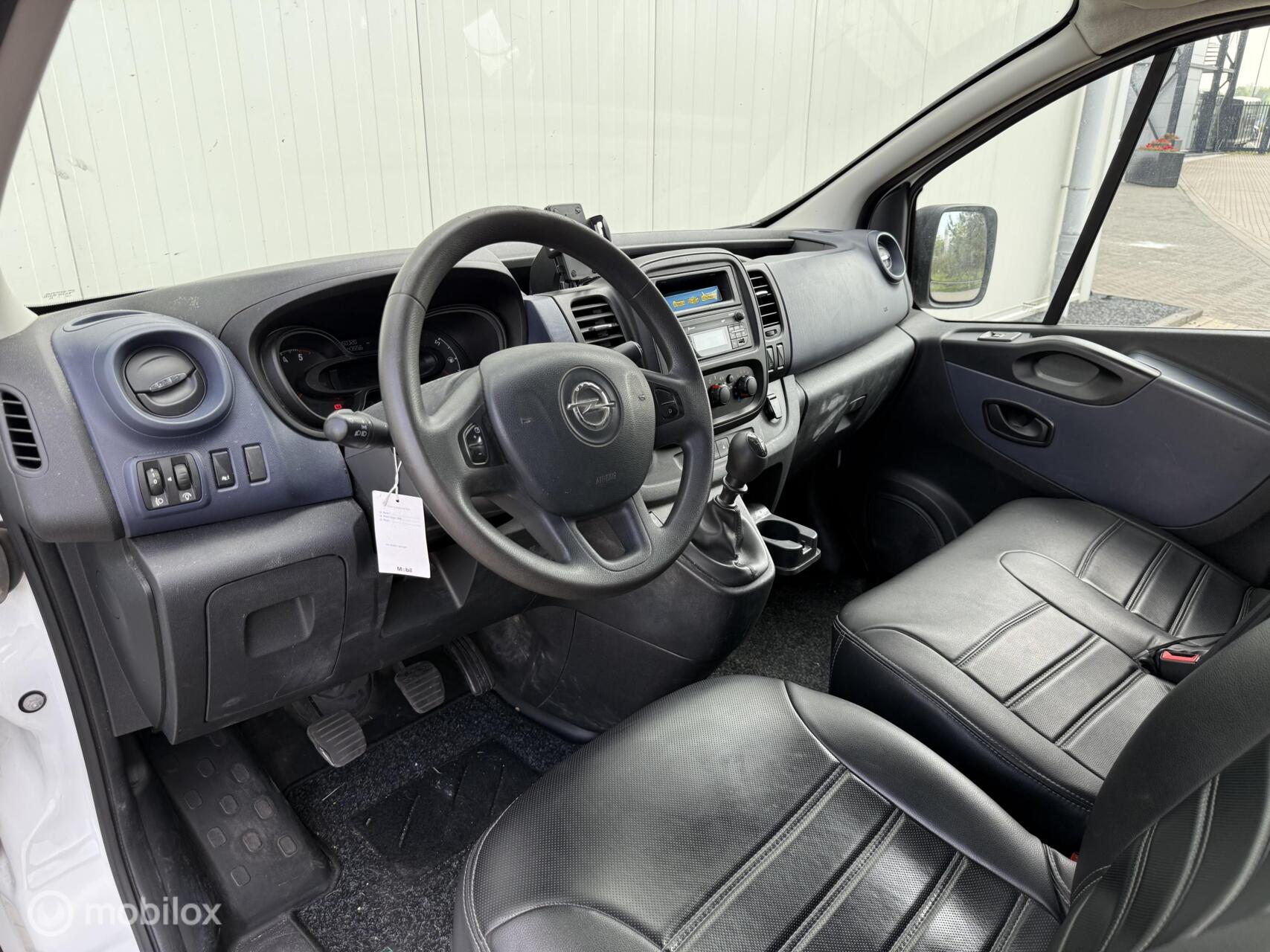 Foto van Opel Vivaro-b
