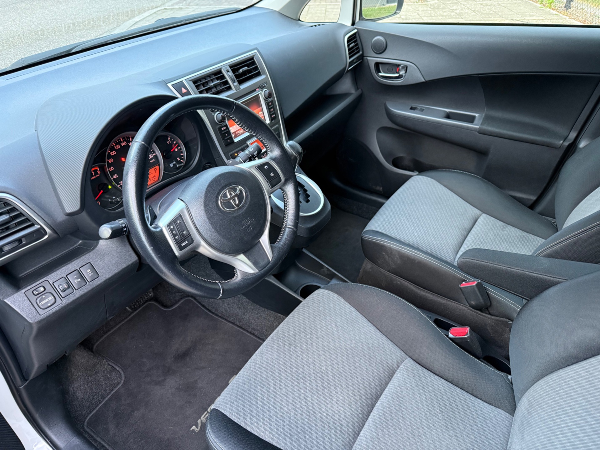 Foto van Toyota Verso-s
