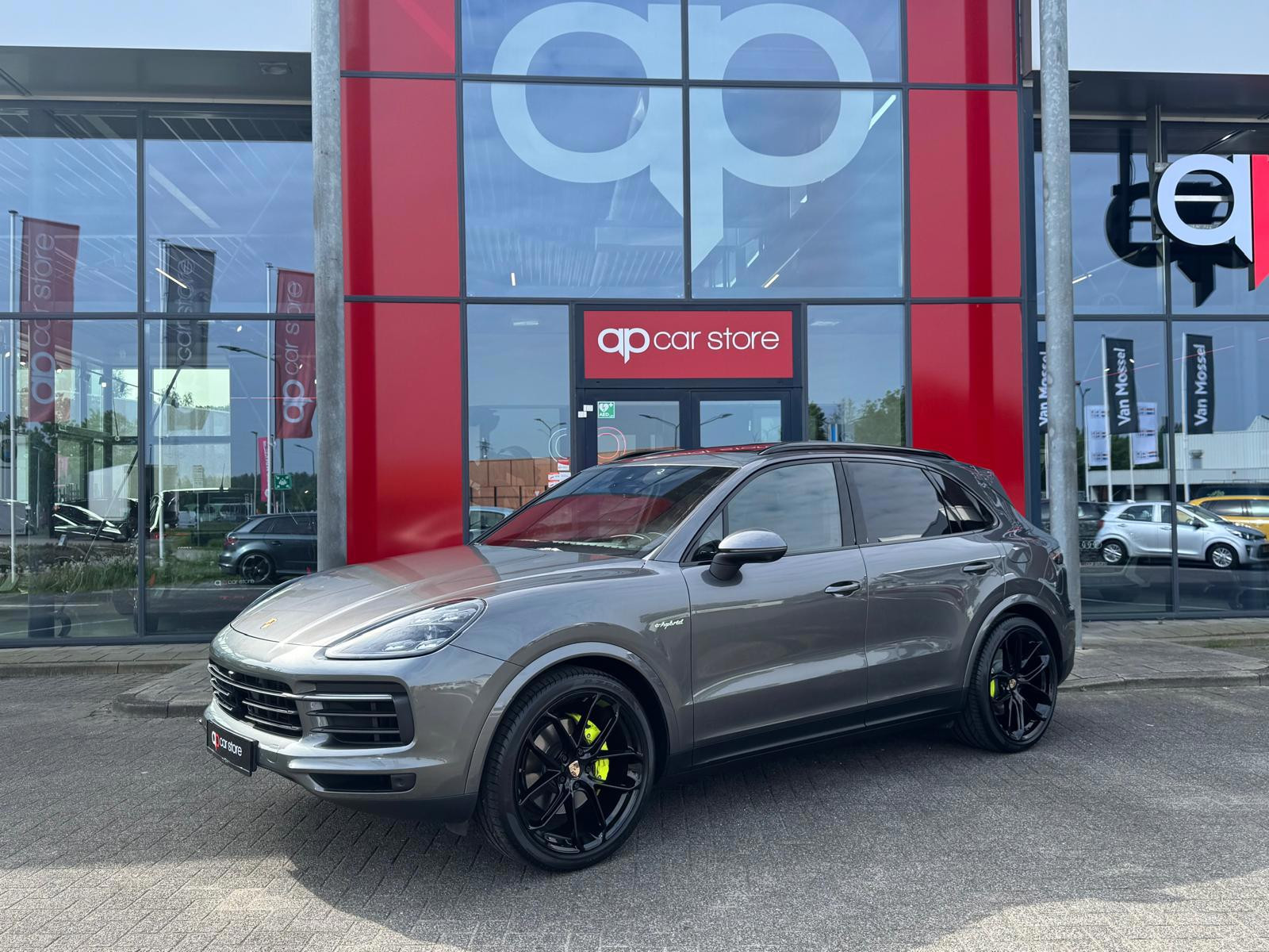 Foto van PORSCHE CAYENNE E-HYBRID
