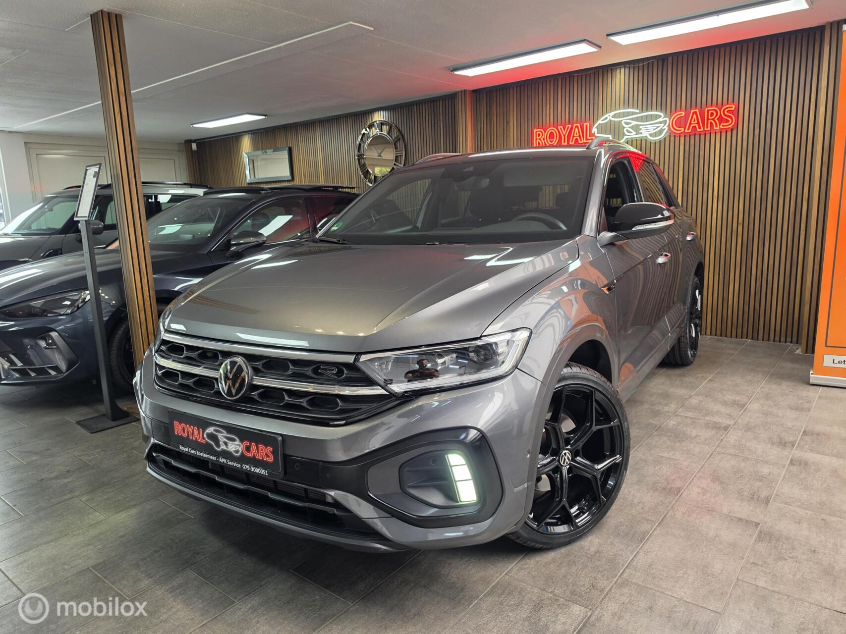 Volkswagen T-roc 1.5 TSI R-Line / Park Assist / B.Spot / ACC 2024 - voorkant