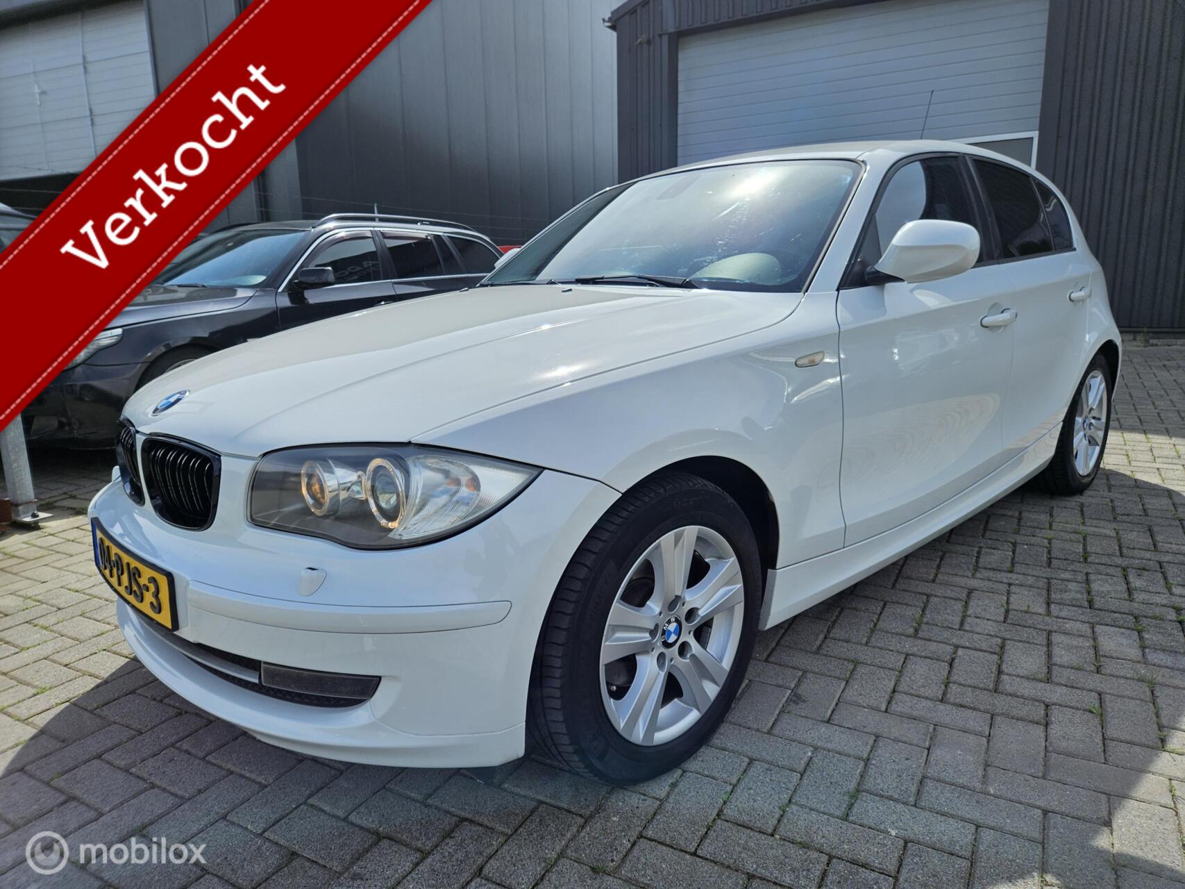 BMW 116i 116i Business Line Ultimate Edition AUTOMAAT met NIEUW KETTING. 2011 - voorkant