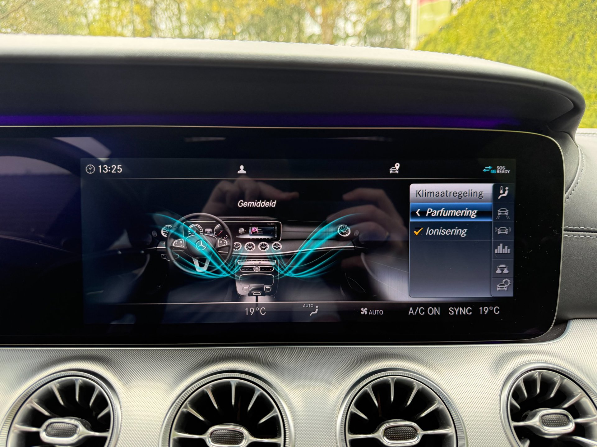 Foto van Mercedes-Benz E 300