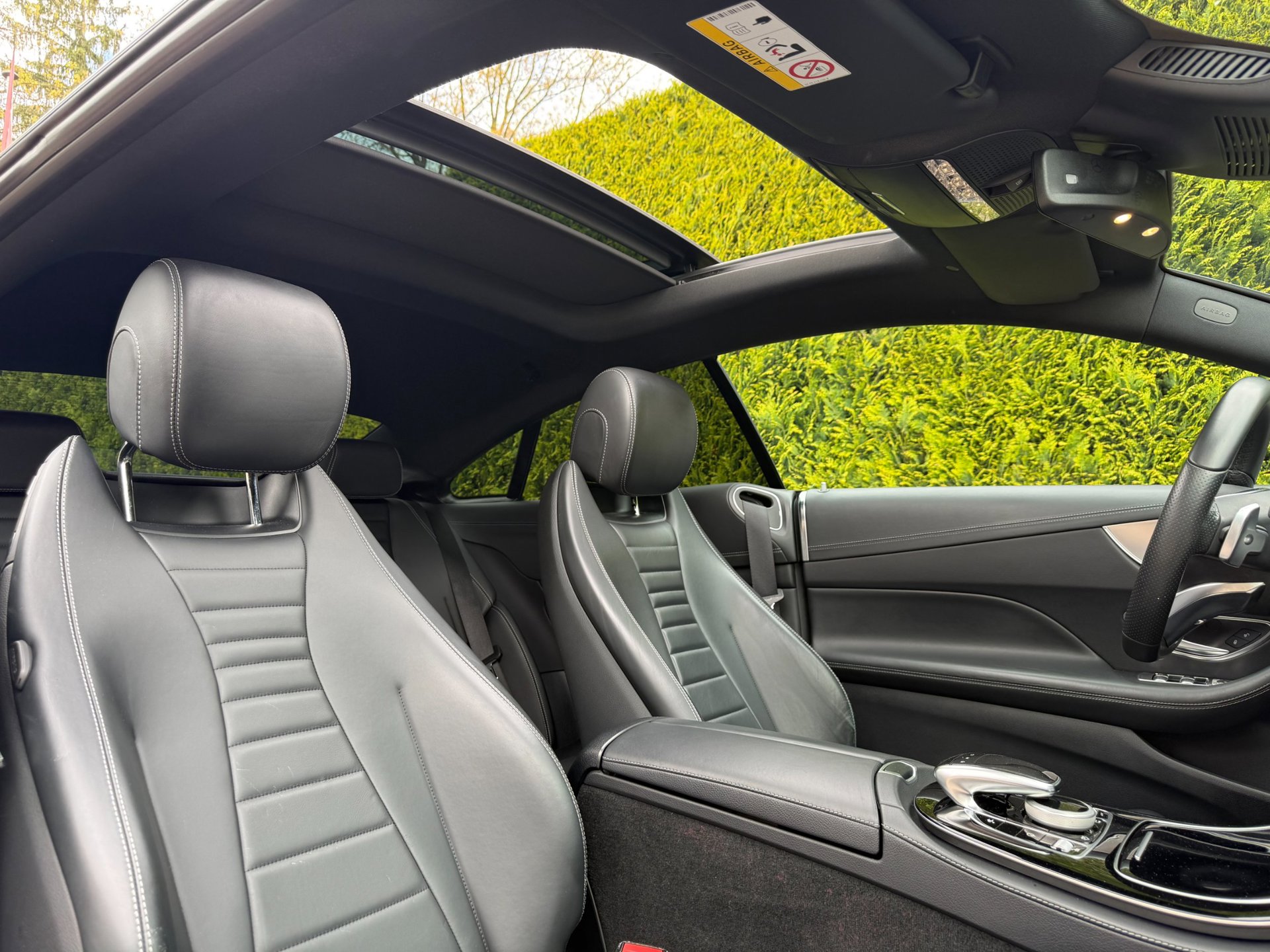 Foto van Mercedes-Benz E 300
