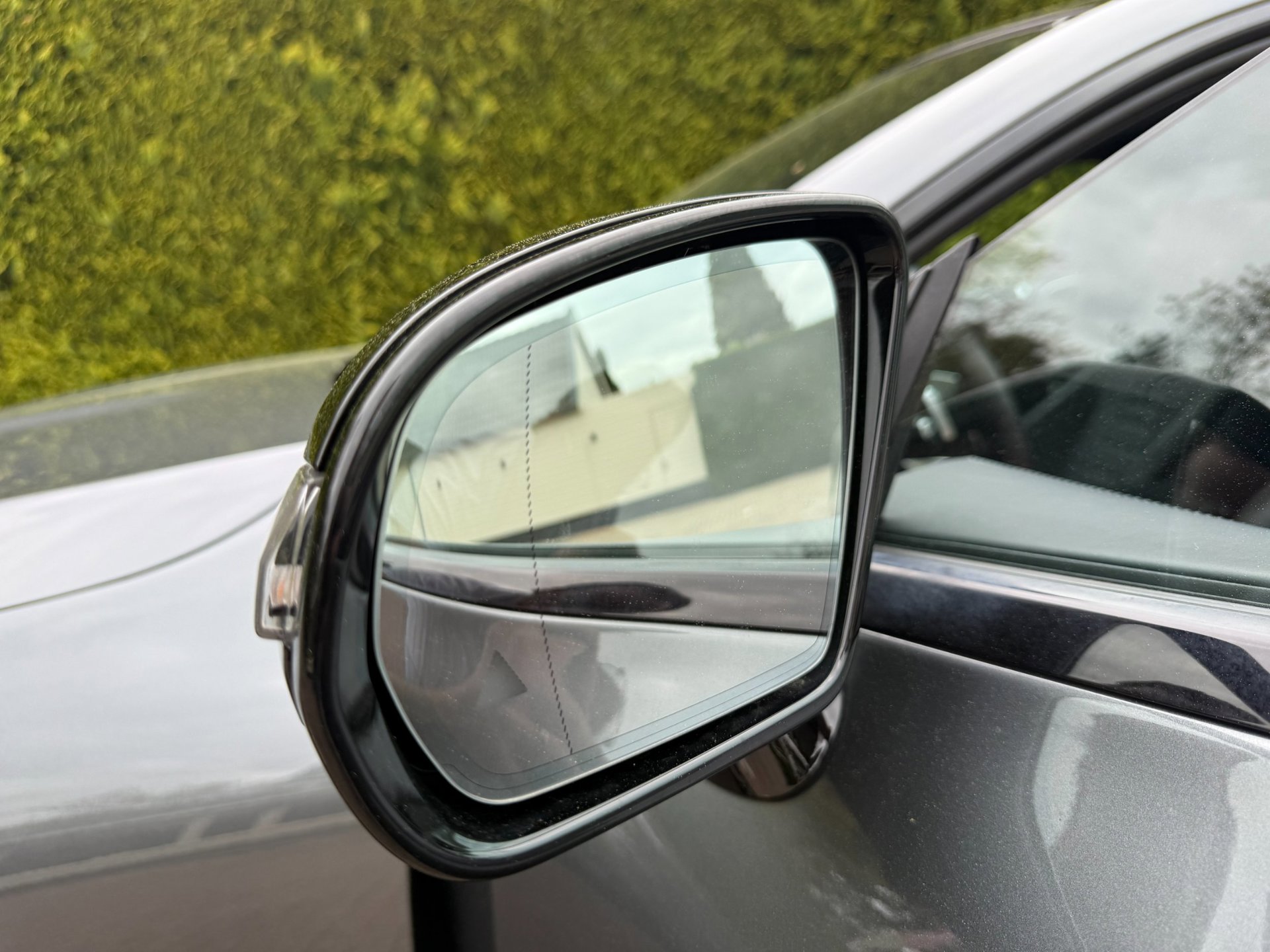 Foto van Mercedes-Benz E 300
