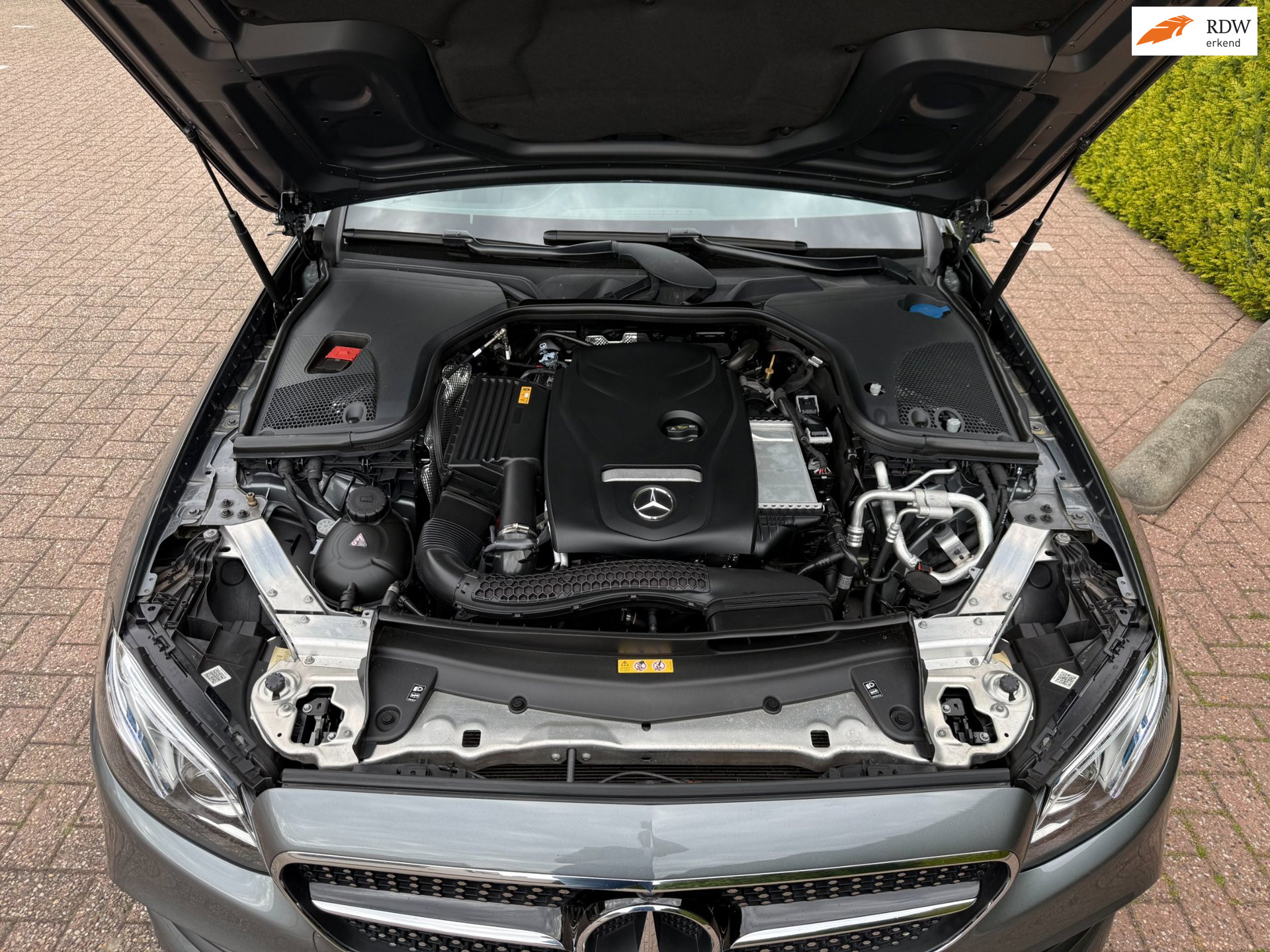 Foto van Mercedes-Benz E 300