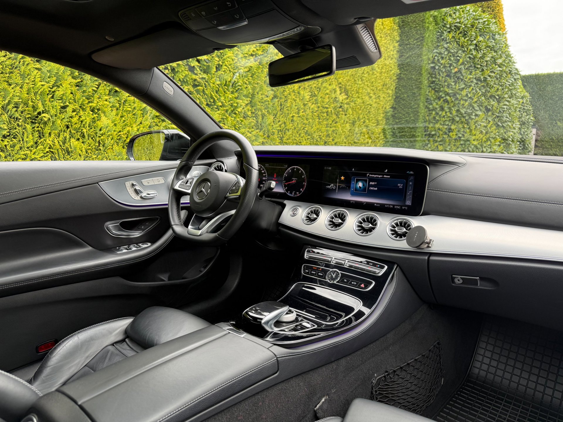 Foto van Mercedes-Benz E 300