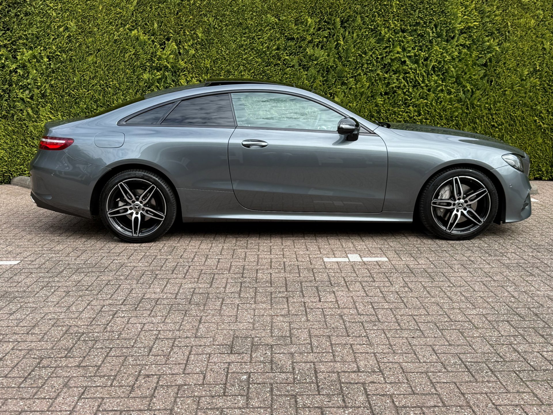 Foto van Mercedes-Benz E 300