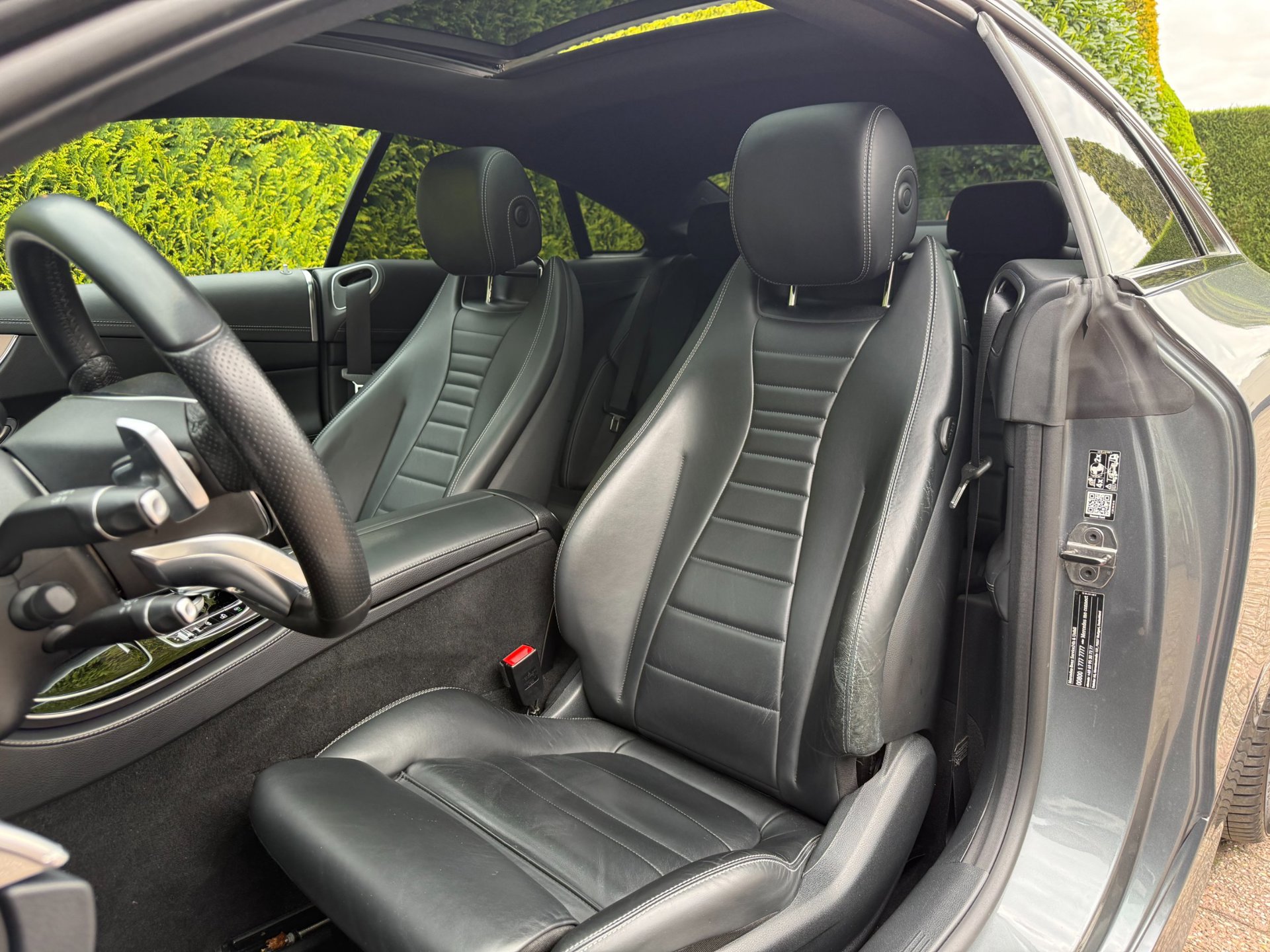 Foto van Mercedes-Benz E 300