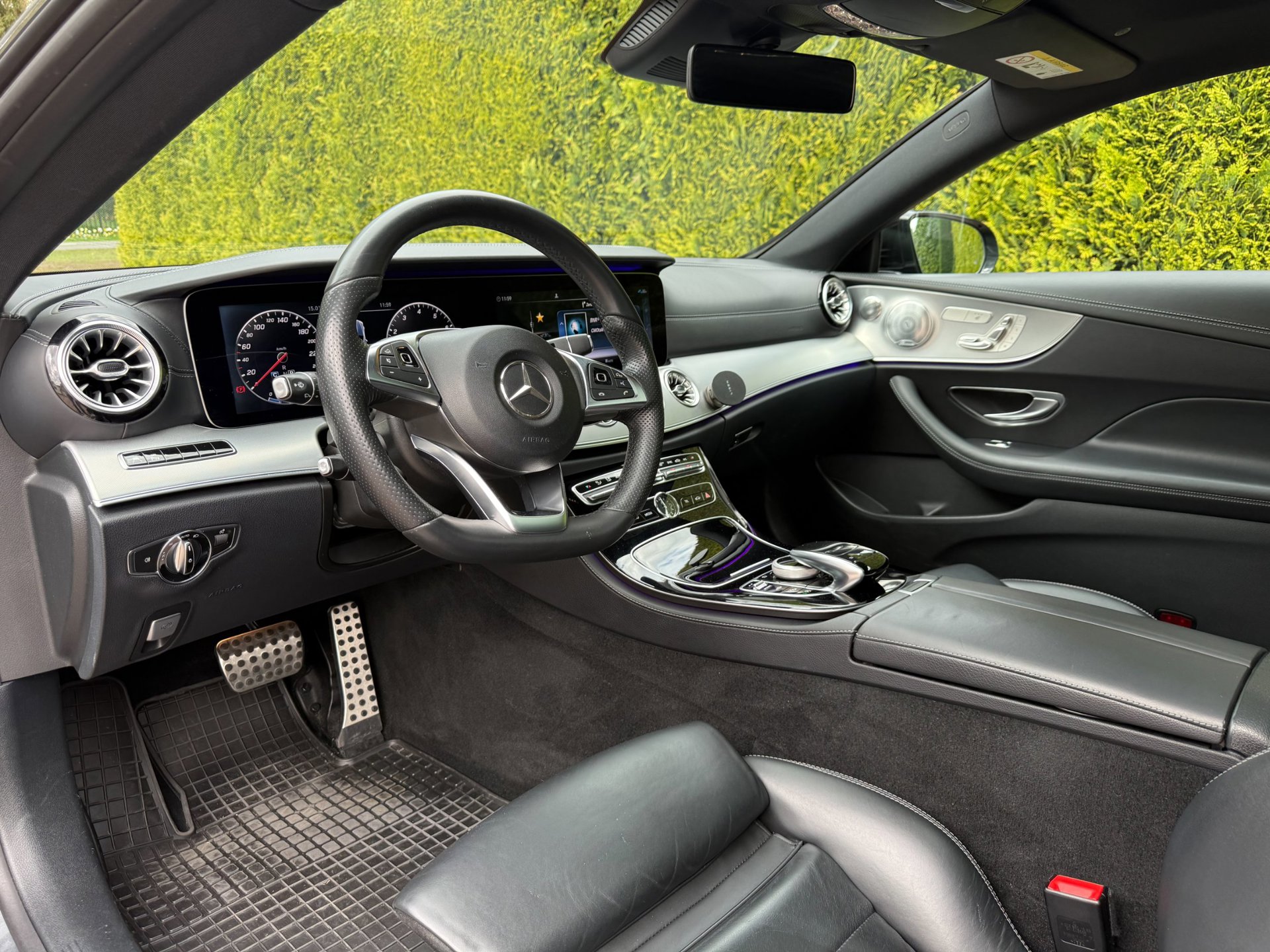 Foto van Mercedes-Benz E 300