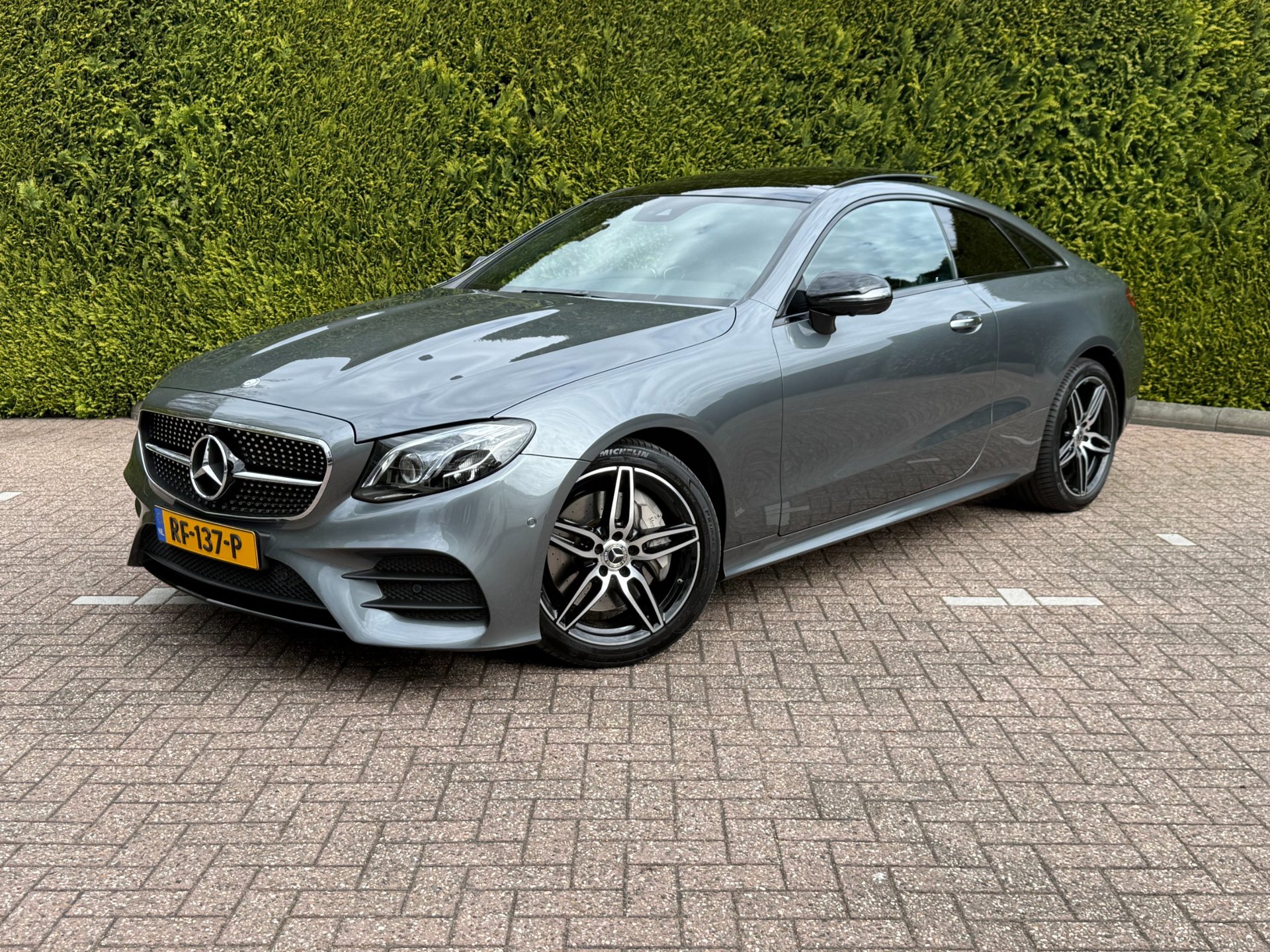 Foto van Mercedes-Benz E 300
