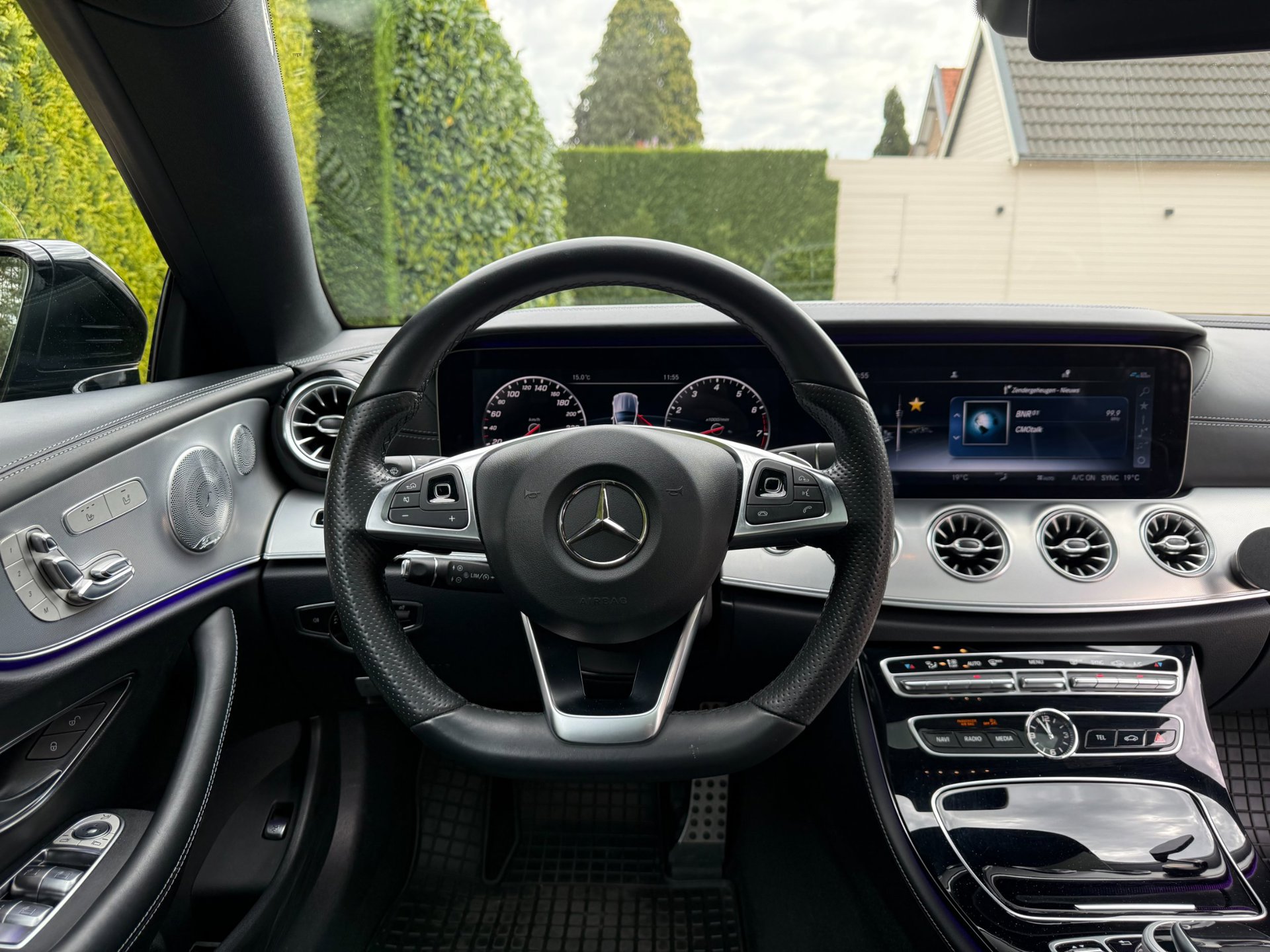 Foto van Mercedes-Benz E 300