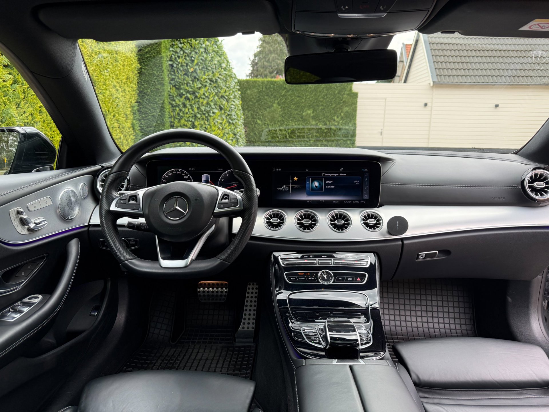 Foto van Mercedes-Benz E 300