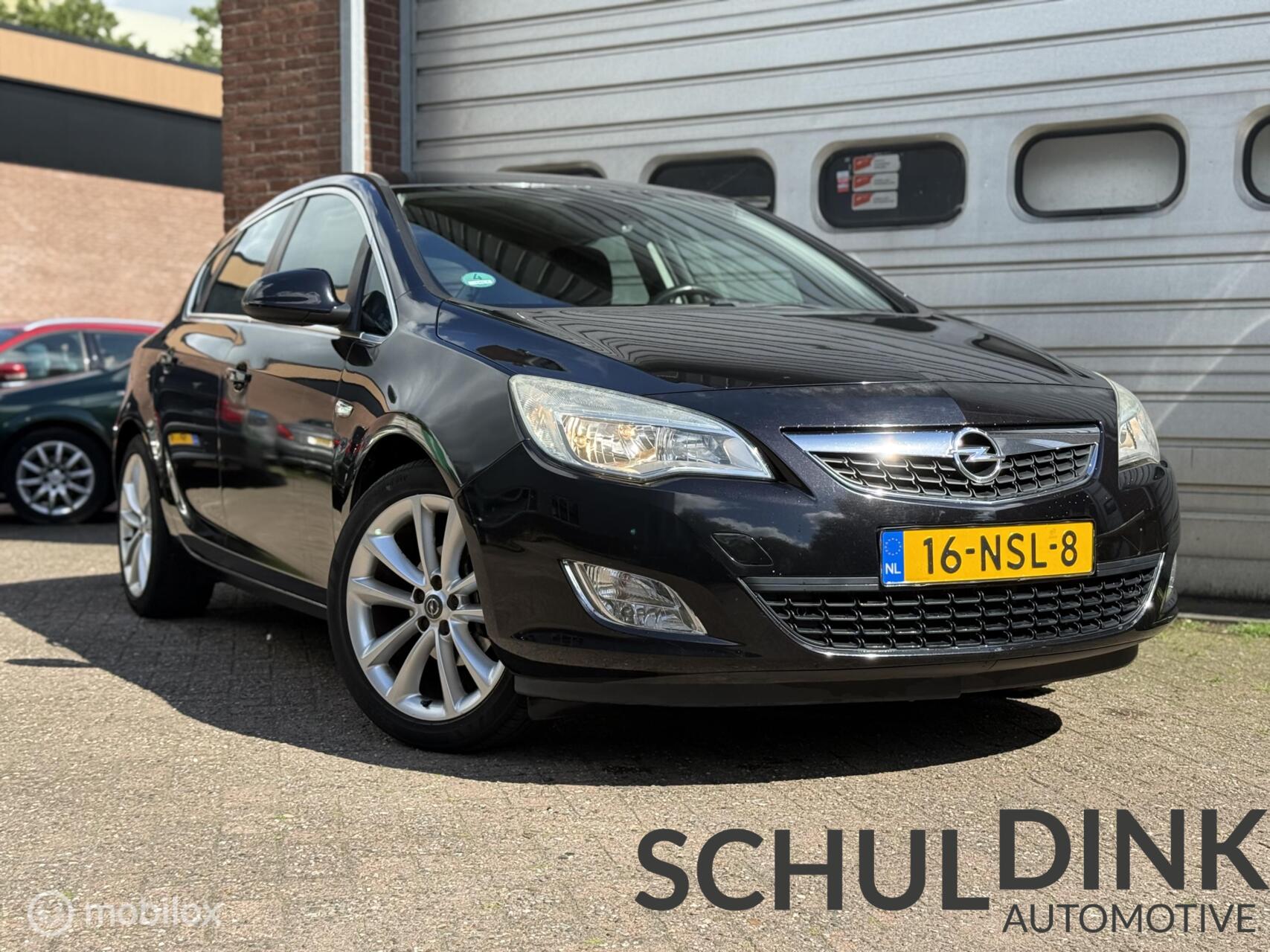 Opel Astra 1.6 Cosmo AIRCO|CRUISE CONTROLE|TREKHAAK 2010 - voorkant