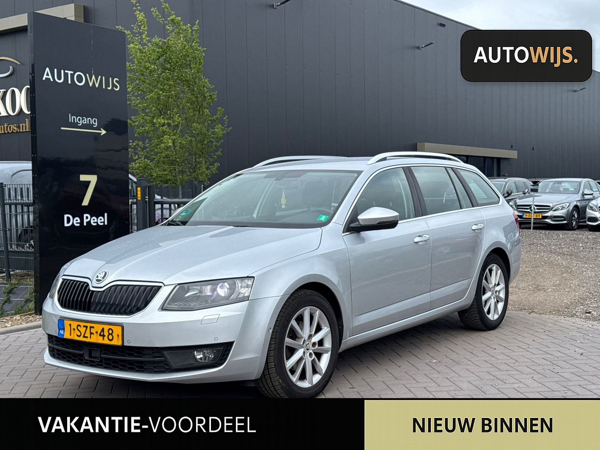Skoda Octavia 1.2 TSI Greentech Elegance Businessline|KEYLESS|XENON|TREKHAAK|CANTON AUDIO|D-RIEM VV 2014 - voorkant