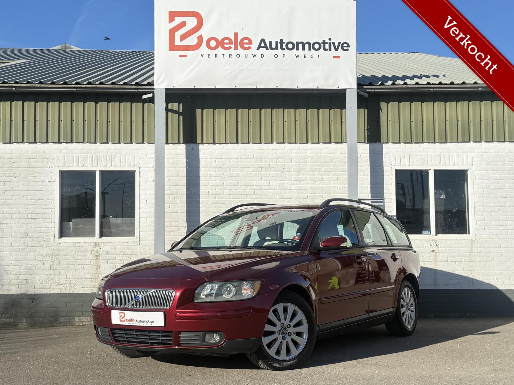 Volvo V50 2.4i Momentum Automaat / 170pk / Nwe APK / Trekhaak / Leder / PDC 2004 - voorkant