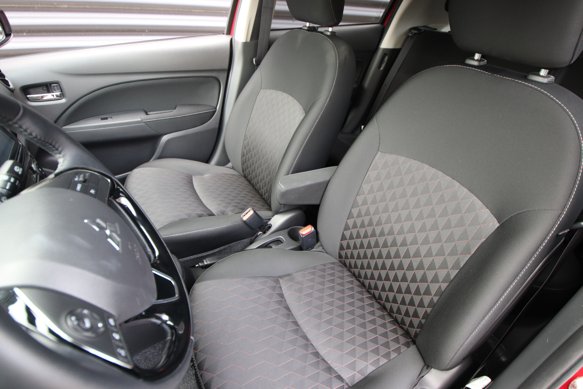 Foto van Mitsubishi Space Star