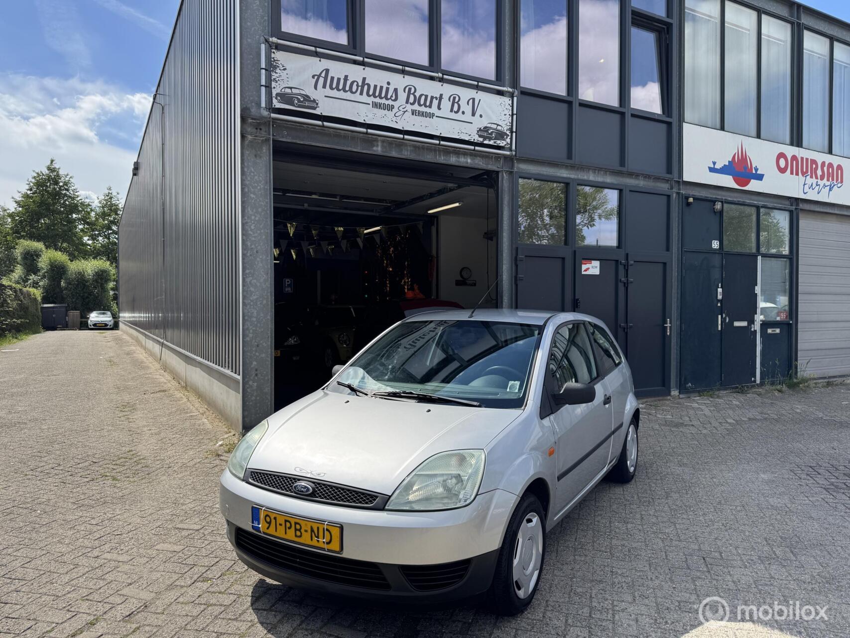 Ford Fiesta 1.3 Ambiente 107.000 km NAP Logisch! Nieuwe APK! 2004 - voorkant