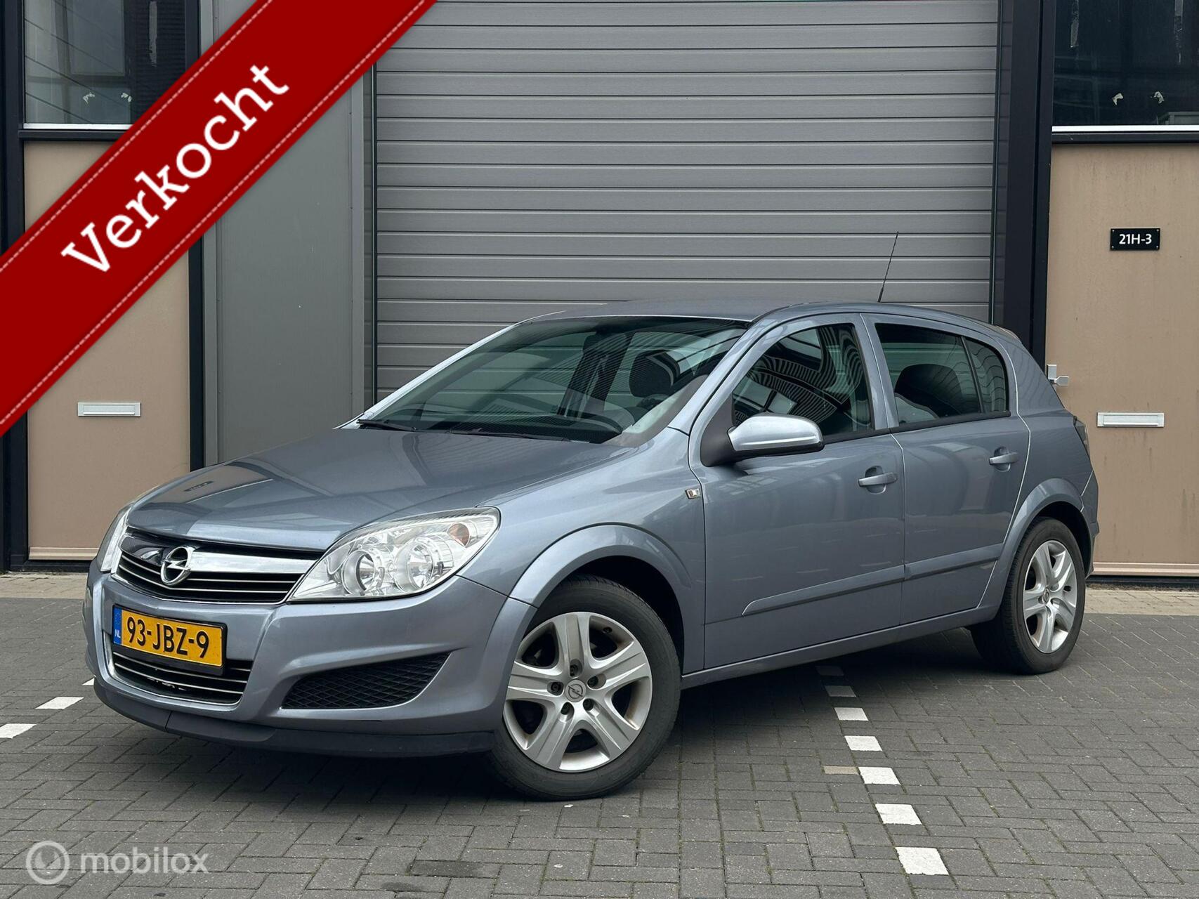 Opel Astra 1.6 Executive / Airco / cruise / lmv / apk 2027 2009 - voorkant
