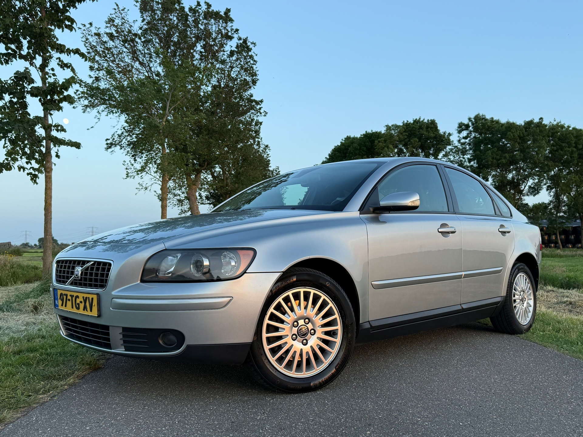 Volvo S40 2.4 Edition II Automaat / 2e Eigenaar / H-Leder / Clima / Trekhaak / 16" Velgen / PDC / Cruise / Nieuwe Distributieriem! 2006 - voorkant