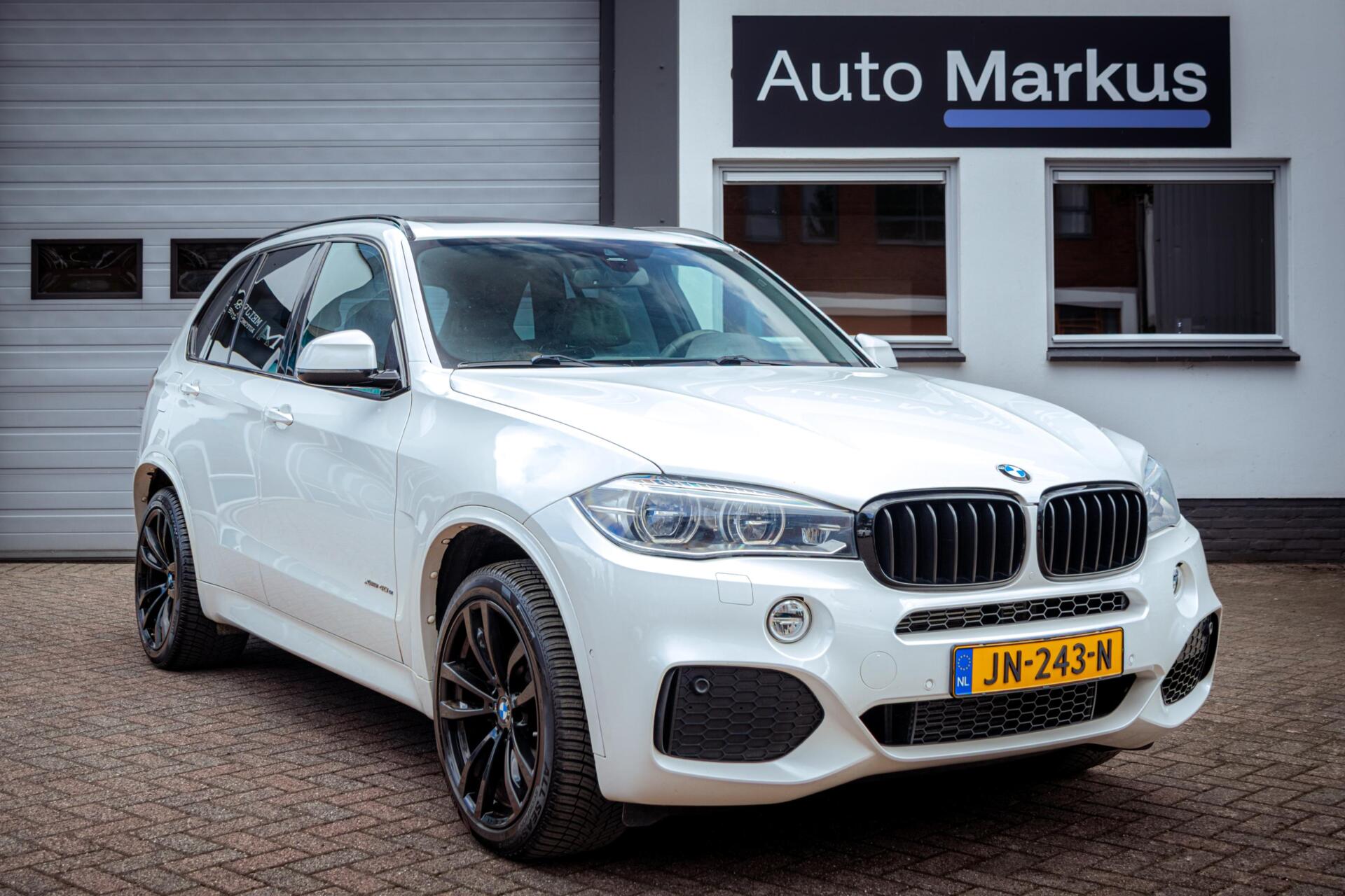 Foto van BMW X5 XDRIVE40E